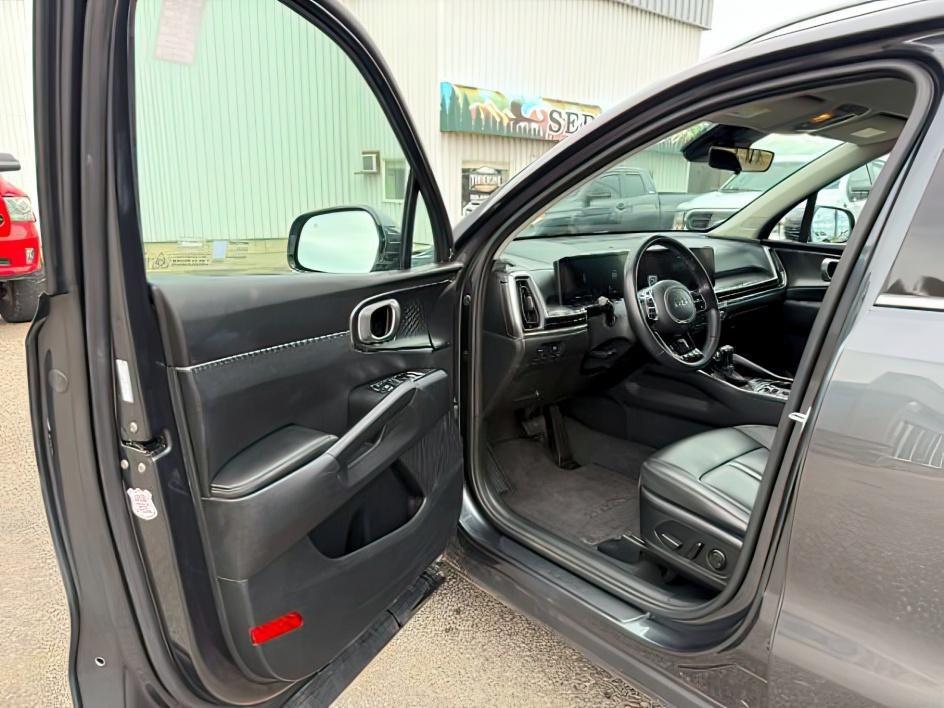 2024 GRAY /Black Kia Sorento S (5XYRLDJC9RG) with an 2.5L I-4 port/direct injection engine, AUTOMATIC transmission, located at 1235 N Woodruff Ave., Idaho Falls, 83401, (208) 523-1053, 43.507172, -112.000488 - 2024 Kia Sorento AWD powered by a 2.5L 4-cylinder engine paired with an 8-speed automatic transmission. Midsize SUV offering solid everyday performance, smooth shifting, and all-weather traction for Idaho driving conditions. Features include touchscreen infotainment, Bluetooth connectivity, Apple Ca- Photo#12