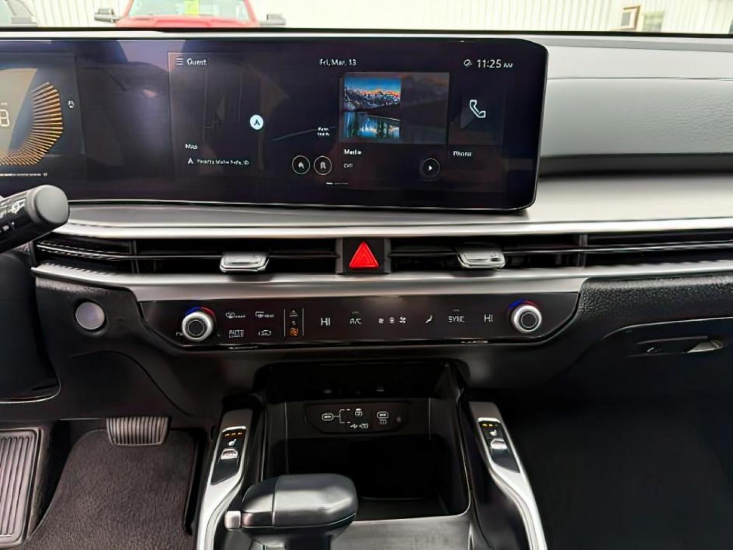 2024 GREY /Black KIA Sorento (5XYRLDJC9RG) with an 25L I-4 portdirect injection engine, Automatic transmission, located at 1175 N Woodruff Ave, Idaho Falls, ID, 83401, 43.506901, -111.999657 - At Timberline Auto, finding a great deal on your next vehicle is always easy! Our experienced sales staff's goal is to help find you the right vehicle at the right price! Our knowledgeable finance department has options for almost any credit score. We offer extended service contract options to prote - Photo#16