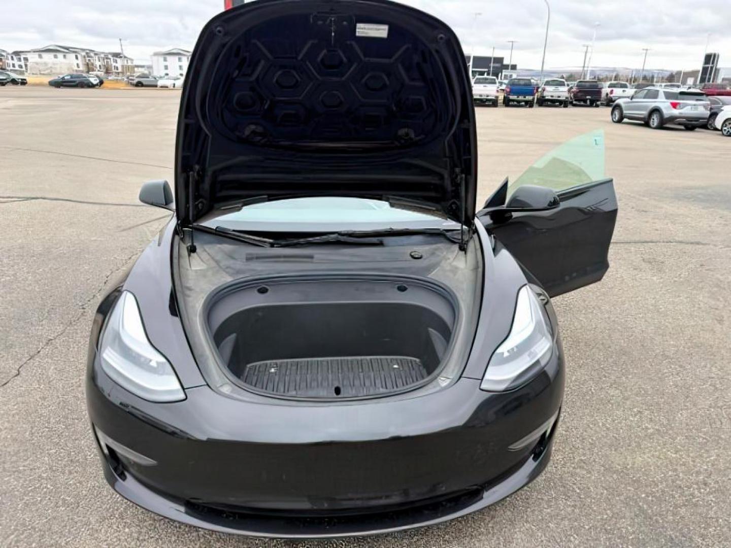 2022 BLACK /LEATHER Tesla Model 3 (5YJ3E1EBXNF) with an ELECTRIC engine, Automatic transmission, located at 1175 N Woodruff Ave, Idaho Falls, ID, 83401, 43.506901, -111.999657 - At Timberline Auto, finding a great deal on your next vehicle is always easy! Our experienced sales staff's goal is to help find you the right vehicle at the right price! Our knowledgeable finance department has options for almost any credit score. We offer extended service contract options to prote - Photo#20