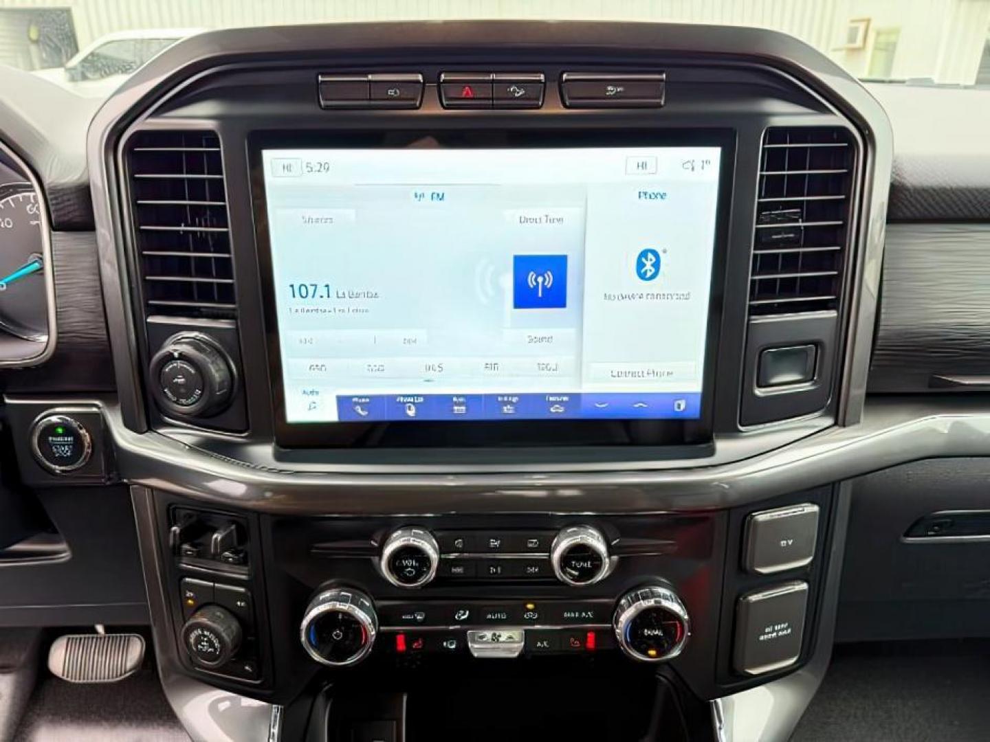 2022 Agate Black Metallic /Black w/Medium Dark Slate Ford F-150 (1FTFW1E86NK) with an EcoBoost 35L V-6 portdirect injection engine, Automatic transmission, located at 1175 N Woodruff Ave, Idaho Falls, ID, 83401, 43.506901, -111.999657 - At Timberline Auto, finding a great deal on your next vehicle is always easy! Our experienced sales staff's goal is to help find you the right vehicle at the right price! Our knowledgeable finance department has options for almost any credit score. We offer extended service contract options to prote - Photo#16