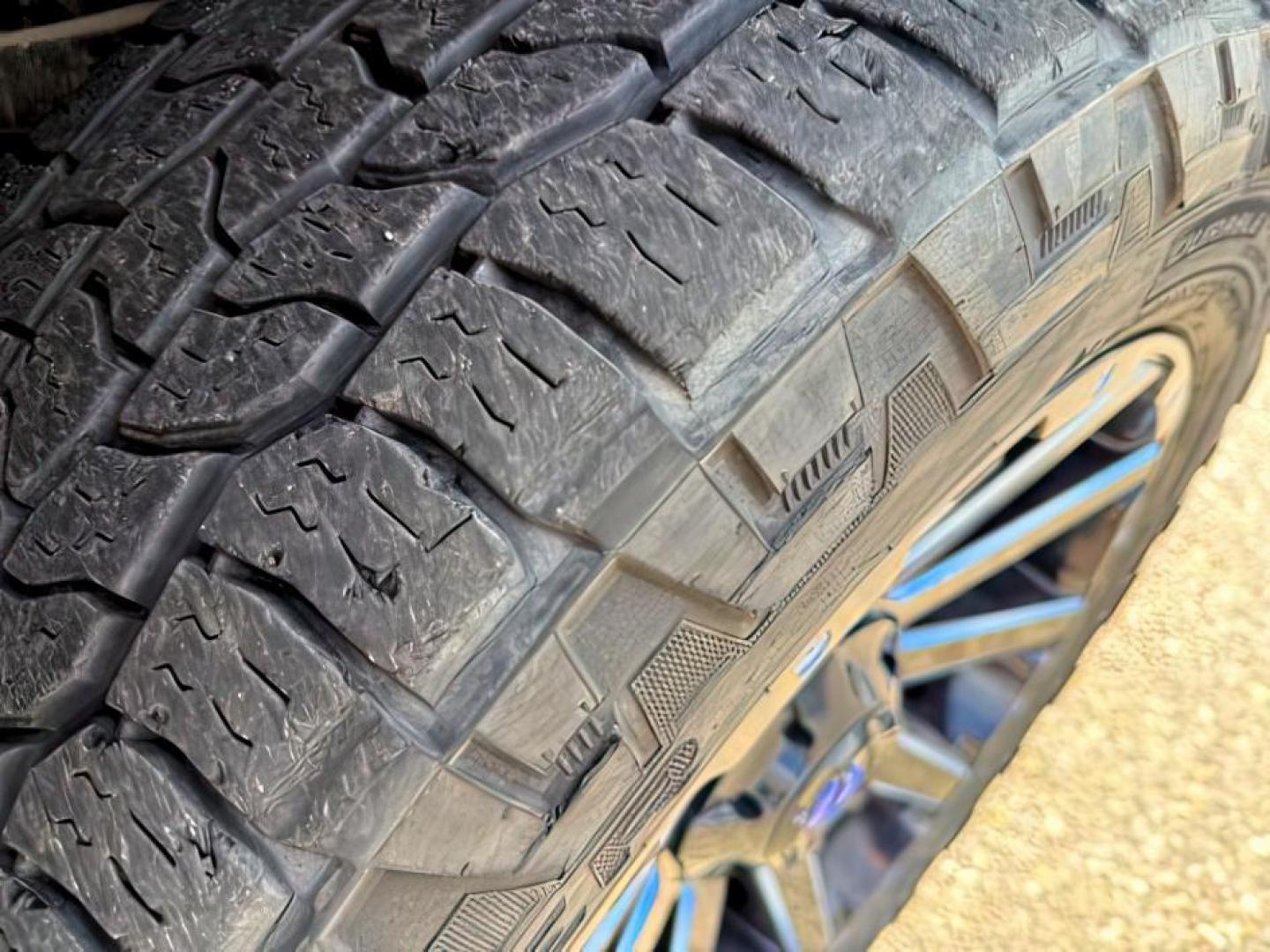 2019 BLUE /Black Ram 1500 (1C6SRFLT0KN) with an HEMI 57L V-8 variable valve control engine, Automatic transmission, located at 1175 N Woodruff Ave, Idaho Falls, ID, 83401, 43.506901, -111.999657 - At Timberline Auto, finding a great deal on your next vehicle is always easy! Our experienced sales staff's goal is to help find you the right vehicle at the right price! Our knowledgeable finance department has options for almost any credit score. We offer extended service contract options to prote - Photo#9