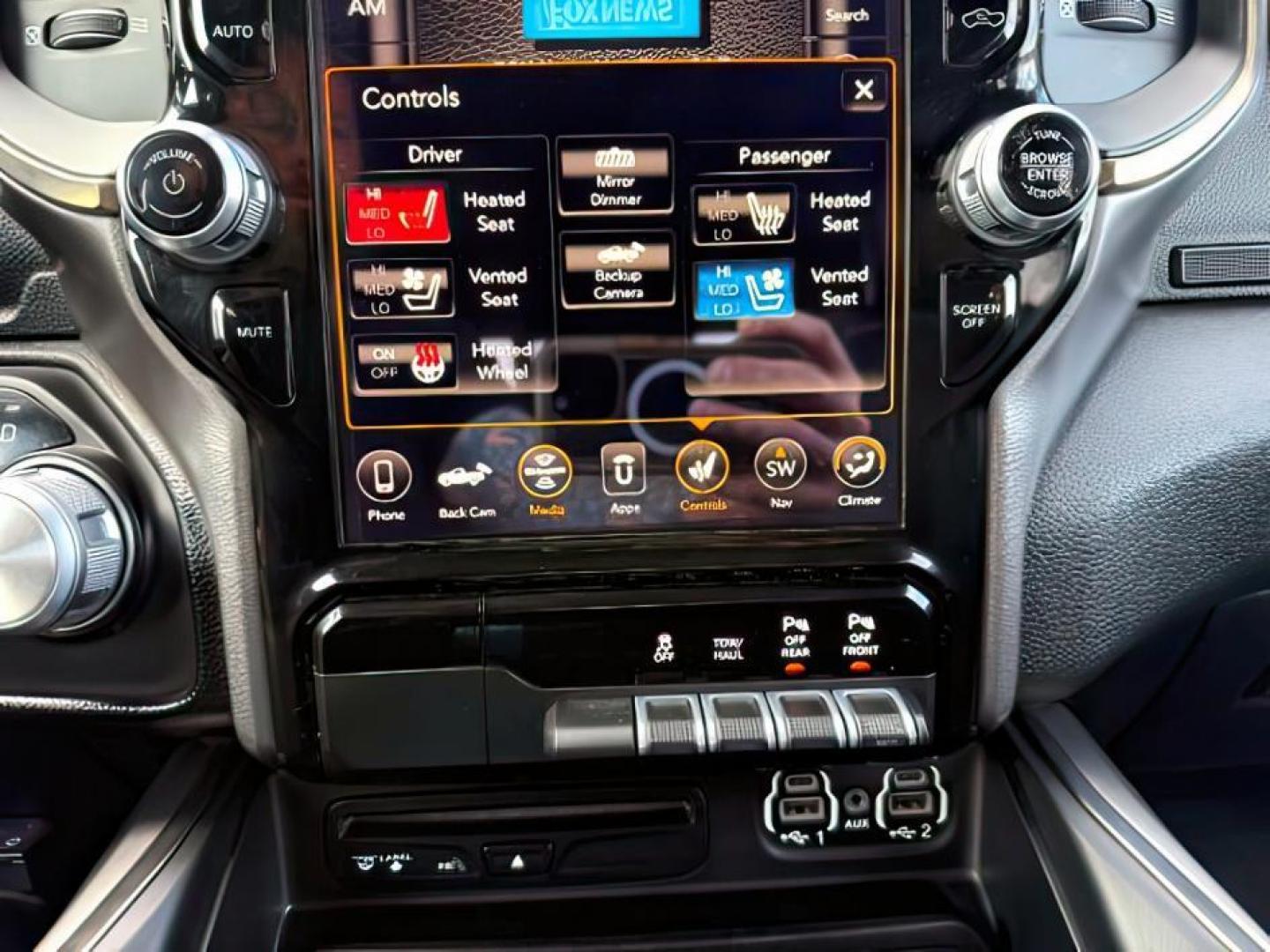 2019 BLUE /Black Ram 1500 (1C6SRFLT0KN) with an HEMI 57L V-8 variable valve control engine, Automatic transmission, located at 1175 N Woodruff Ave, Idaho Falls, ID, 83401, 43.506901, -111.999657 - At Timberline Auto, finding a great deal on your next vehicle is always easy! Our experienced sales staff's goal is to help find you the right vehicle at the right price! Our knowledgeable finance department has options for almost any credit score. We offer extended service contract options to prote - Photo#17