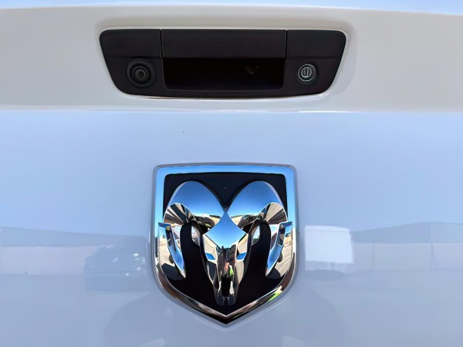 2017 WHITE /CLOTH Ram 1500 BIG HORN (1C6RR7GT9HS) with an 5.7L V8 engine, AUTOMATIC transmission, located at 1235 N Woodruff Ave., Idaho Falls, 83401, (208) 523-1053, 43.507172, -112.000488 - Full size truck space and everyday practicality come together in this 2017 Ram 1500 Crew Cab 4x4 equipped with a 5.7L HEMI V8 engine. The crew cab layout adds generous passenger room, making it a strong fit for family travel, commuting, and day to day driving while still maintaining the cargo flexib- Photo#4
