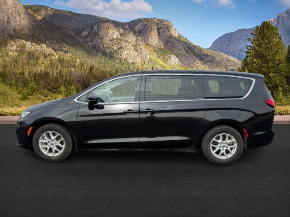 photo of 2024 Chrysler Pacifica Touring L