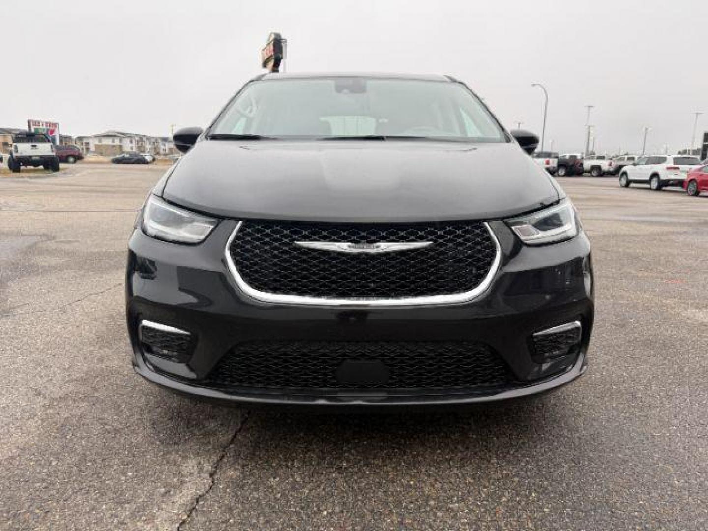 2024 BLACK /Black/Alloy/Black Chrysler Pacifica (2C4RC1BG9RR) with an Pentastar 36L V-6 DOHC engine, Automatic transmission, located at 1175 N Woodruff Ave, Idaho Falls, ID, 83401, 43.506901, -111.999657 - At Timberline Auto, finding a great deal on your next vehicle is always easy! Our experienced sales staff's goal is to help find you the right vehicle at the right price! Our knowledgeable finance department has options for almost any credit score. We offer extended service contract options to prote - Photo#38