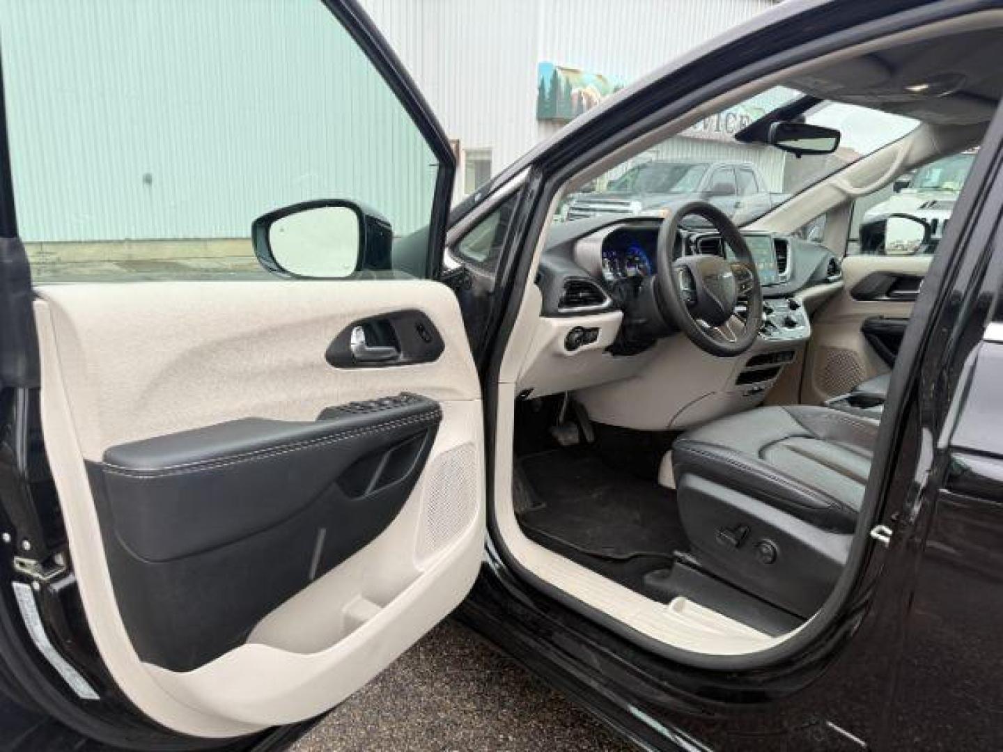 2024 BLACK /Black/Alloy/Black Chrysler Pacifica (2C4RC1BG9RR) with an Pentastar 36L V-6 DOHC engine, Automatic transmission, located at 1175 N Woodruff Ave, Idaho Falls, ID, 83401, 43.506901, -111.999657 - At Timberline Auto, finding a great deal on your next vehicle is always easy! Our experienced sales staff's goal is to help find you the right vehicle at the right price! Our knowledgeable finance department has options for almost any credit score. We offer extended service contract options to prote - Photo#41