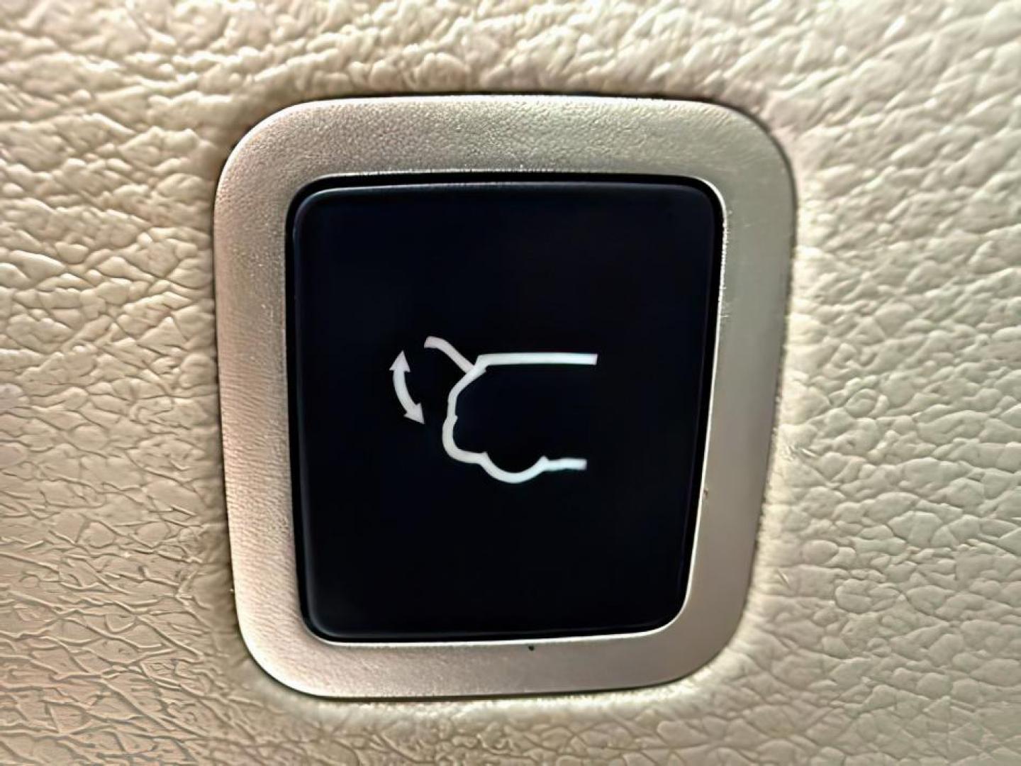 2024 BLACK /Black/Alloy/Black Chrysler Pacifica (2C4RC1BG9RR) with an Pentastar 36L V-6 DOHC engine, Automatic transmission, located at 1175 N Woodruff Ave, Idaho Falls, ID, 83401, 43.506901, -111.999657 - At Timberline Auto, finding a great deal on your next vehicle is always easy! Our experienced sales staff's goal is to help find you the right vehicle at the right price! Our knowledgeable finance department has options for almost any credit score. We offer extended service contract options to prote - Photo#6