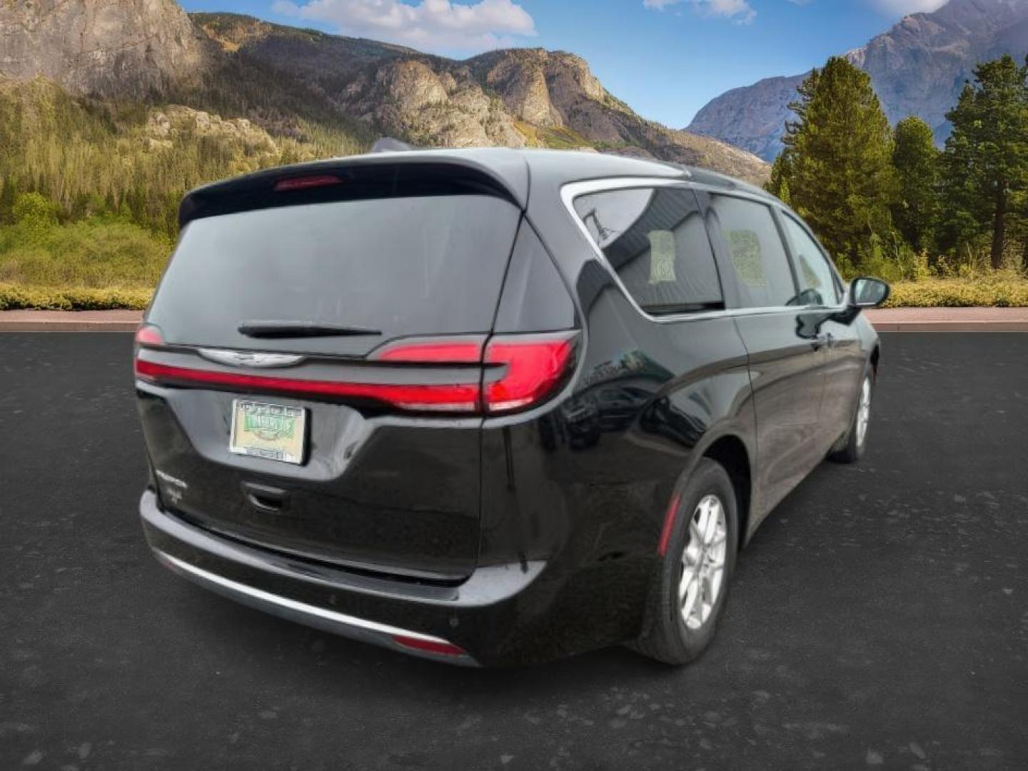 2024 BLACK /Black/Alloy/Black Chrysler Pacifica (2C4RC1BG9RR) with an Pentastar 36L V-6 DOHC engine, Automatic transmission, located at 1175 N Woodruff Ave, Idaho Falls, ID, 83401, 43.506901, -111.999657 - At Timberline Auto, finding a great deal on your next vehicle is always easy! Our experienced sales staff's goal is to help find you the right vehicle at the right price! Our knowledgeable finance department has options for almost any credit score. We offer extended service contract options to prote - Photo#8