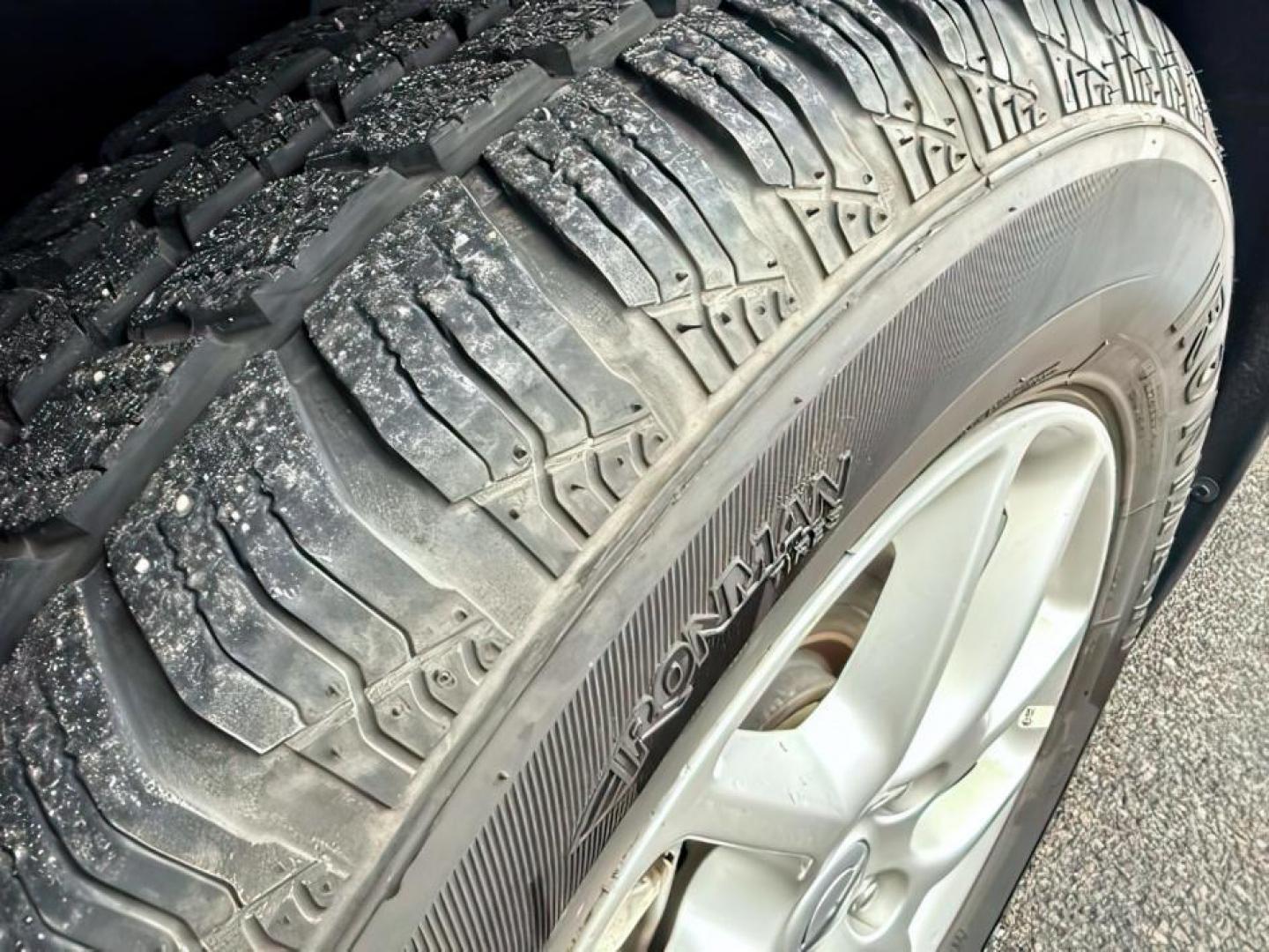 2024 BLACK /Black/Alloy/Black Chrysler Pacifica (2C4RC1BG9RR) with an Pentastar 36L V-6 DOHC engine, Automatic transmission, located at 1175 N Woodruff Ave, Idaho Falls, ID, 83401, 43.506901, -111.999657 - At Timberline Auto, finding a great deal on your next vehicle is always easy! Our experienced sales staff's goal is to help find you the right vehicle at the right price! Our knowledgeable finance department has options for almost any credit score. We offer extended service contract options to prote - Photo#12