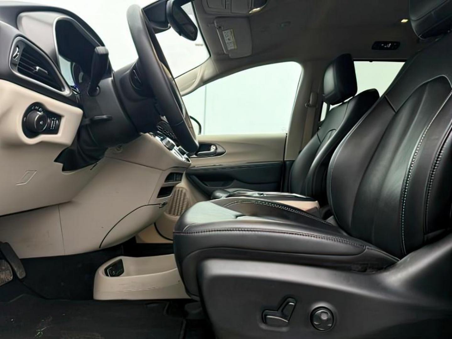 2024 BLACK /Black/Alloy/Black Chrysler Pacifica (2C4RC1BG9RR) with an Pentastar 36L V-6 DOHC engine, Automatic transmission, located at 1175 N Woodruff Ave, Idaho Falls, ID, 83401, 43.506901, -111.999657 - At Timberline Auto, finding a great deal on your next vehicle is always easy! Our experienced sales staff's goal is to help find you the right vehicle at the right price! Our knowledgeable finance department has options for almost any credit score. We offer extended service contract options to prote - Photo#15