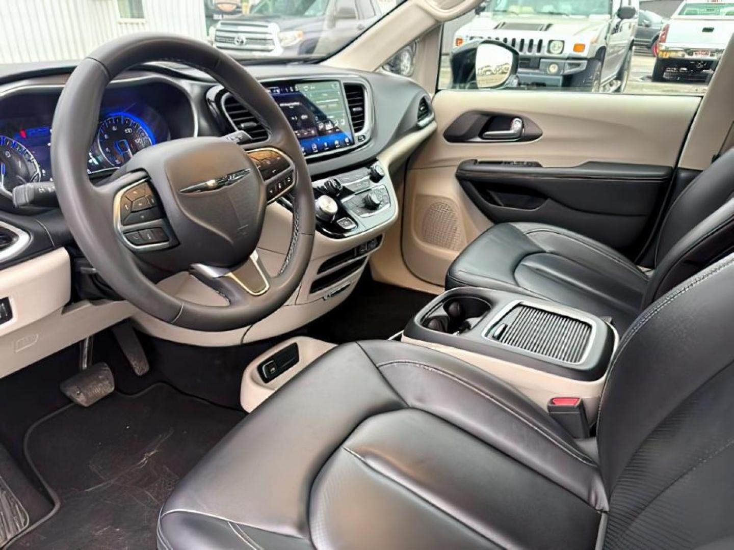 2024 BLACK /Black/Alloy/Black Chrysler Pacifica (2C4RC1BG9RR) with an Pentastar 36L V-6 DOHC engine, Automatic transmission, located at 1175 N Woodruff Ave, Idaho Falls, ID, 83401, 43.506901, -111.999657 - At Timberline Auto, finding a great deal on your next vehicle is always easy! Our experienced sales staff's goal is to help find you the right vehicle at the right price! Our knowledgeable finance department has options for almost any credit score. We offer extended service contract options to prote - Photo#16