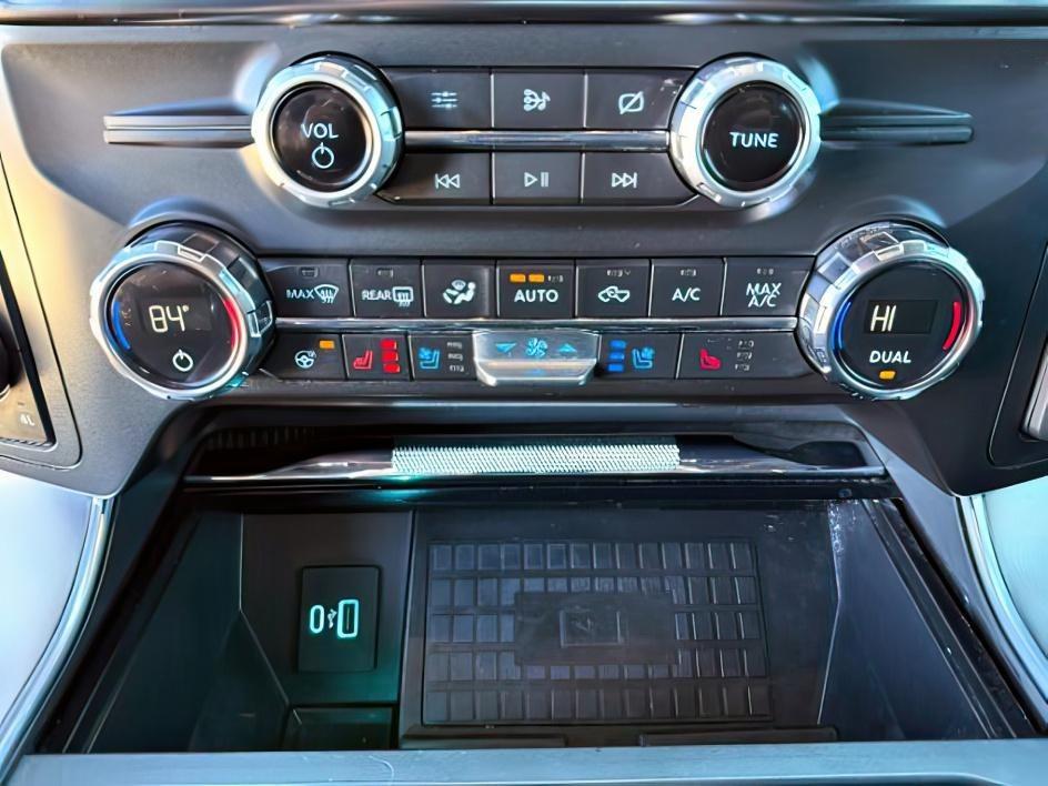 2021 BLUE /Black Ford F-150 Platinum (1FTFW1ED2MF) with an 3.5L V6 POWER BOOST HYBRID engine, AUTOMATIC transmission, located at 1235 N Woodruff Ave., Idaho Falls, 83401, (208) 523-1053, 43.507172, -112.000488 - At Timberline Auto, finding a great deal on your next vehicle is always easy! Our experienced sales staff's goal is to help find you the right vehicle at the right price! Our knowledgeable finance department has options for almost any credit score. We offer extended service contract options to prote- Photo#17