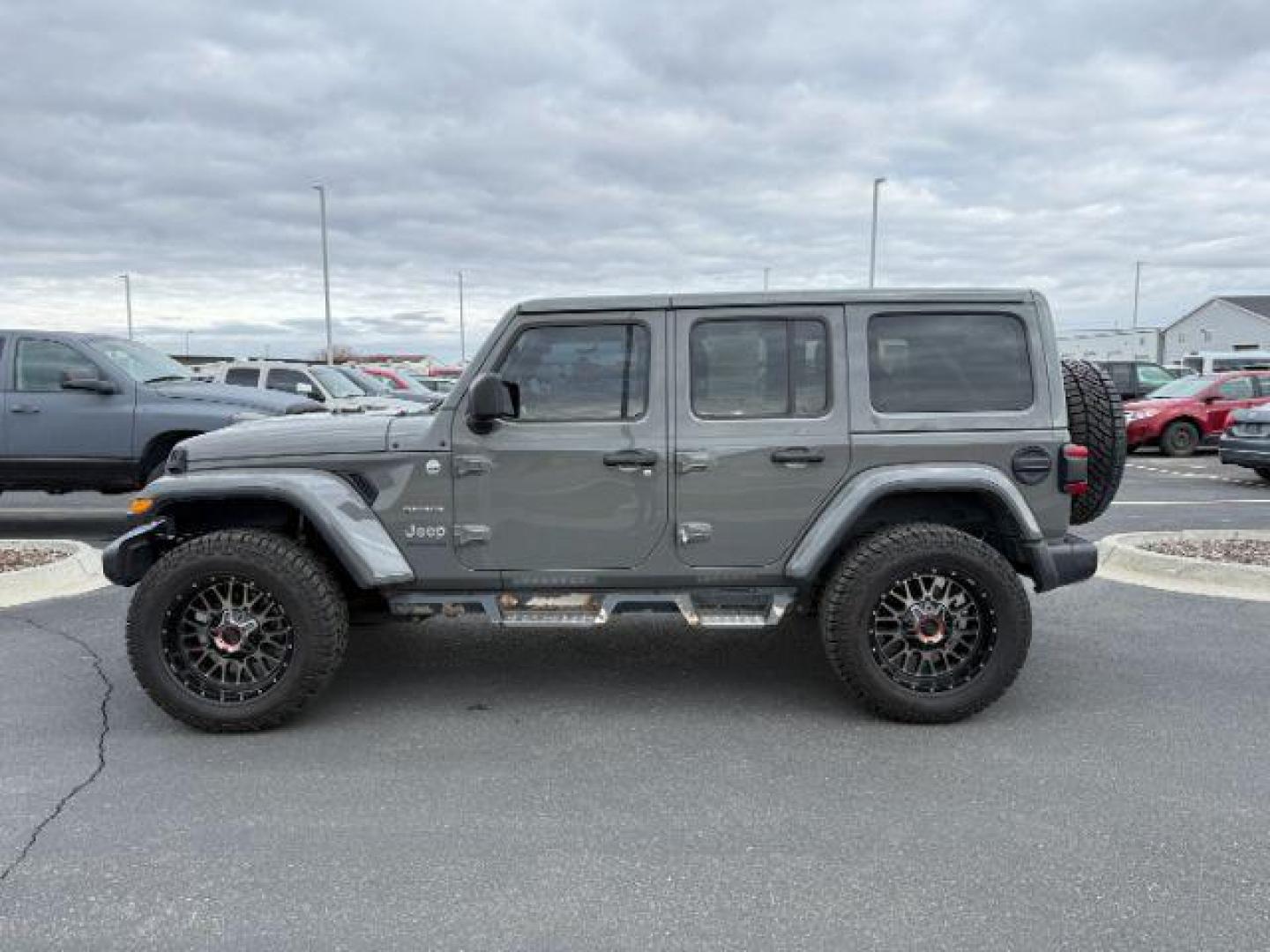 2019 GRAY /Black Jeep Wrangler Unlimited (1C4HJXEG4KW) with an Pentastar 36L V-6 DOHC engine, Automatic transmission, located at 1175 N Woodruff Ave, Idaho Falls, ID, 83401, 43.506901, -111.999657 - At Timberline Auto, finding a great deal on your next vehicle is always easy! Our experienced sales staff's goal is to help find you the right vehicle at the right price! Our knowledgeable finance department has options for almost any credit score. We offer extended service contract options to prote - Photo#1
