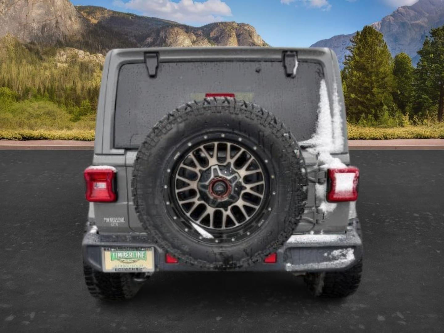 2019 GRAY /Black Jeep Wrangler Unlimited (1C4HJXEG4KW) with an Pentastar 36L V-6 DOHC engine, Automatic transmission, located at 1175 N Woodruff Ave, Idaho Falls, ID, 83401, 43.506901, -111.999657 - At Timberline Auto, finding a great deal on your next vehicle is always easy! Our experienced sales staff's goal is to help find you the right vehicle at the right price! Our knowledgeable finance department has options for almost any credit score. We offer extended service contract options to prote - Photo#3