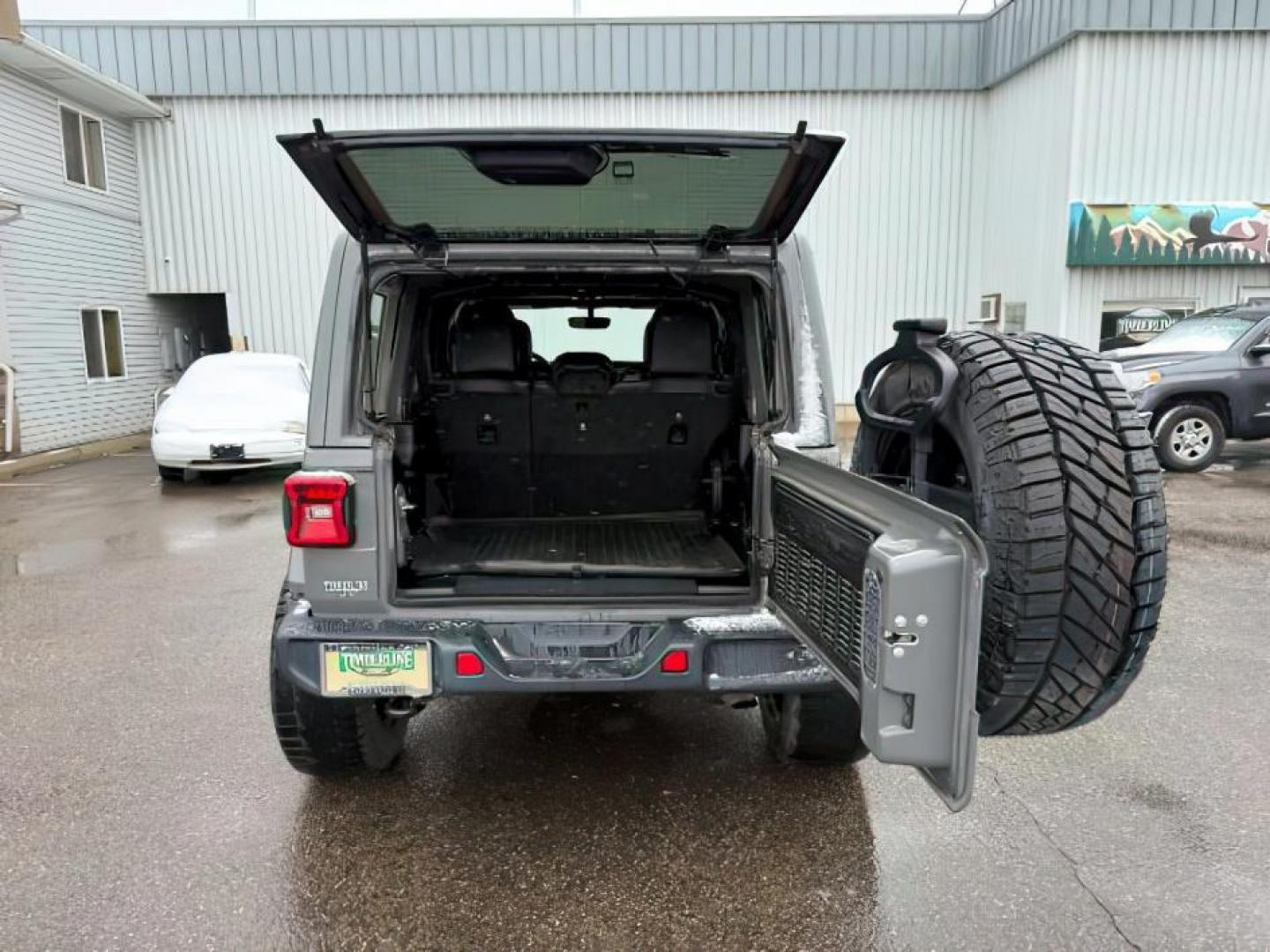 2019 GRAY /Black Jeep Wrangler Unlimited (1C4HJXEG4KW) with an Pentastar 36L V-6 DOHC engine, Automatic transmission, located at 1175 N Woodruff Ave, Idaho Falls, ID, 83401, 43.506901, -111.999657 - At Timberline Auto, finding a great deal on your next vehicle is always easy! Our experienced sales staff's goal is to help find you the right vehicle at the right price! Our knowledgeable finance department has options for almost any credit score. We offer extended service contract options to prote - Photo#4