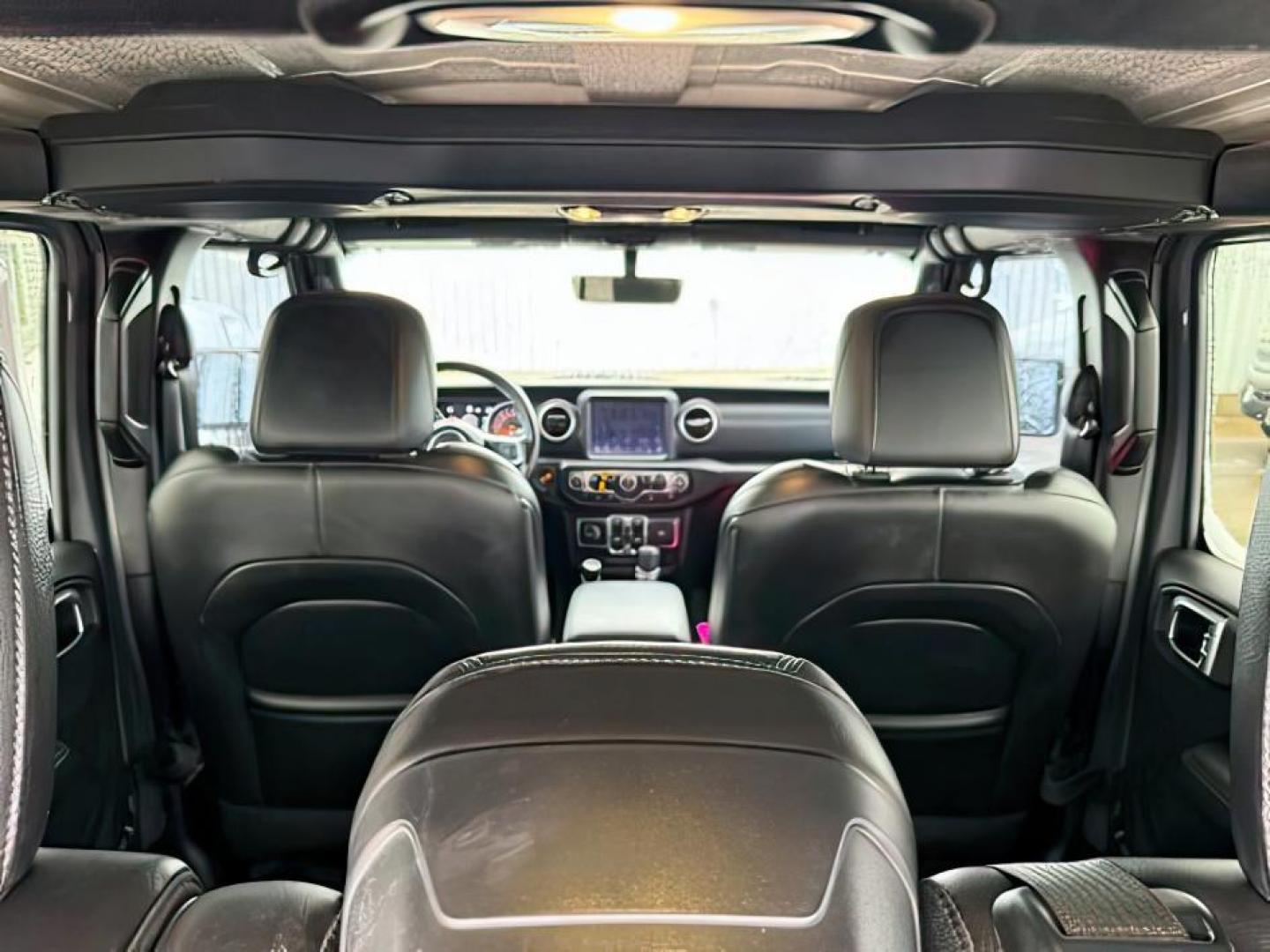 2019 GRAY /Black Jeep Wrangler Unlimited (1C4HJXEG4KW) with an Pentastar 36L V-6 DOHC engine, Automatic transmission, located at 1175 N Woodruff Ave, Idaho Falls, ID, 83401, 43.506901, -111.999657 - At Timberline Auto, finding a great deal on your next vehicle is always easy! Our experienced sales staff's goal is to help find you the right vehicle at the right price! Our knowledgeable finance department has options for almost any credit score. We offer extended service contract options to prote - Photo#5