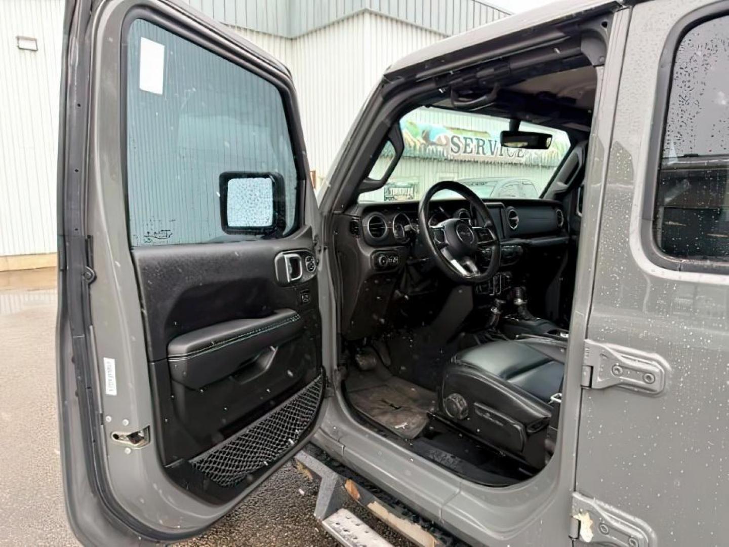 2019 GRAY /Black Jeep Wrangler Unlimited (1C4HJXEG4KW) with an Pentastar 36L V-6 DOHC engine, Automatic transmission, located at 1175 N Woodruff Ave, Idaho Falls, ID, 83401, 43.506901, -111.999657 - At Timberline Auto, finding a great deal on your next vehicle is always easy! Our experienced sales staff's goal is to help find you the right vehicle at the right price! Our knowledgeable finance department has options for almost any credit score. We offer extended service contract options to prote - Photo#12