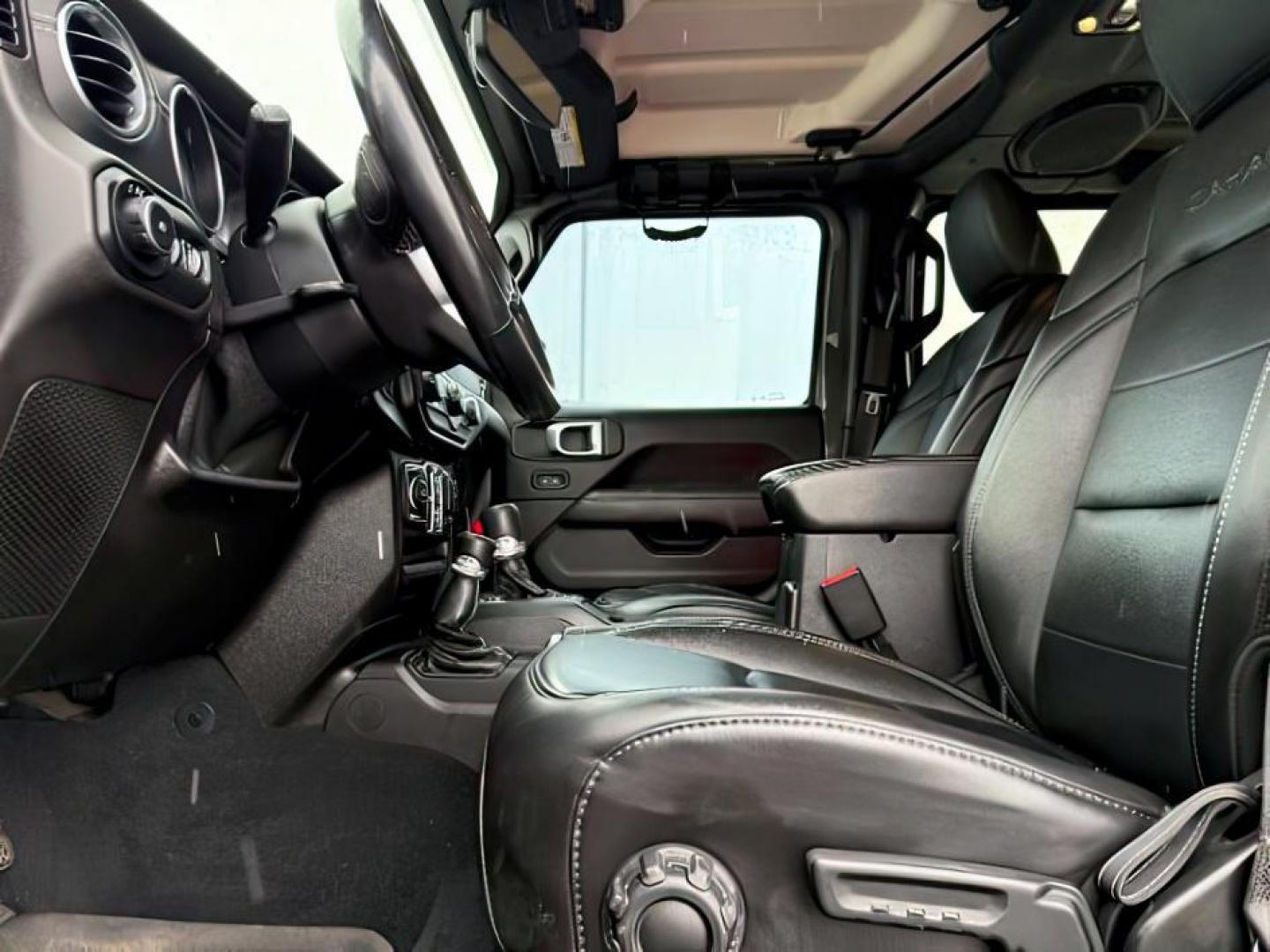 2019 GRAY /Black Jeep Wrangler Unlimited (1C4HJXEG4KW) with an Pentastar 36L V-6 DOHC engine, Automatic transmission, located at 1175 N Woodruff Ave, Idaho Falls, ID, 83401, 43.506901, -111.999657 - At Timberline Auto, finding a great deal on your next vehicle is always easy! Our experienced sales staff's goal is to help find you the right vehicle at the right price! Our knowledgeable finance department has options for almost any credit score. We offer extended service contract options to prote - Photo#13