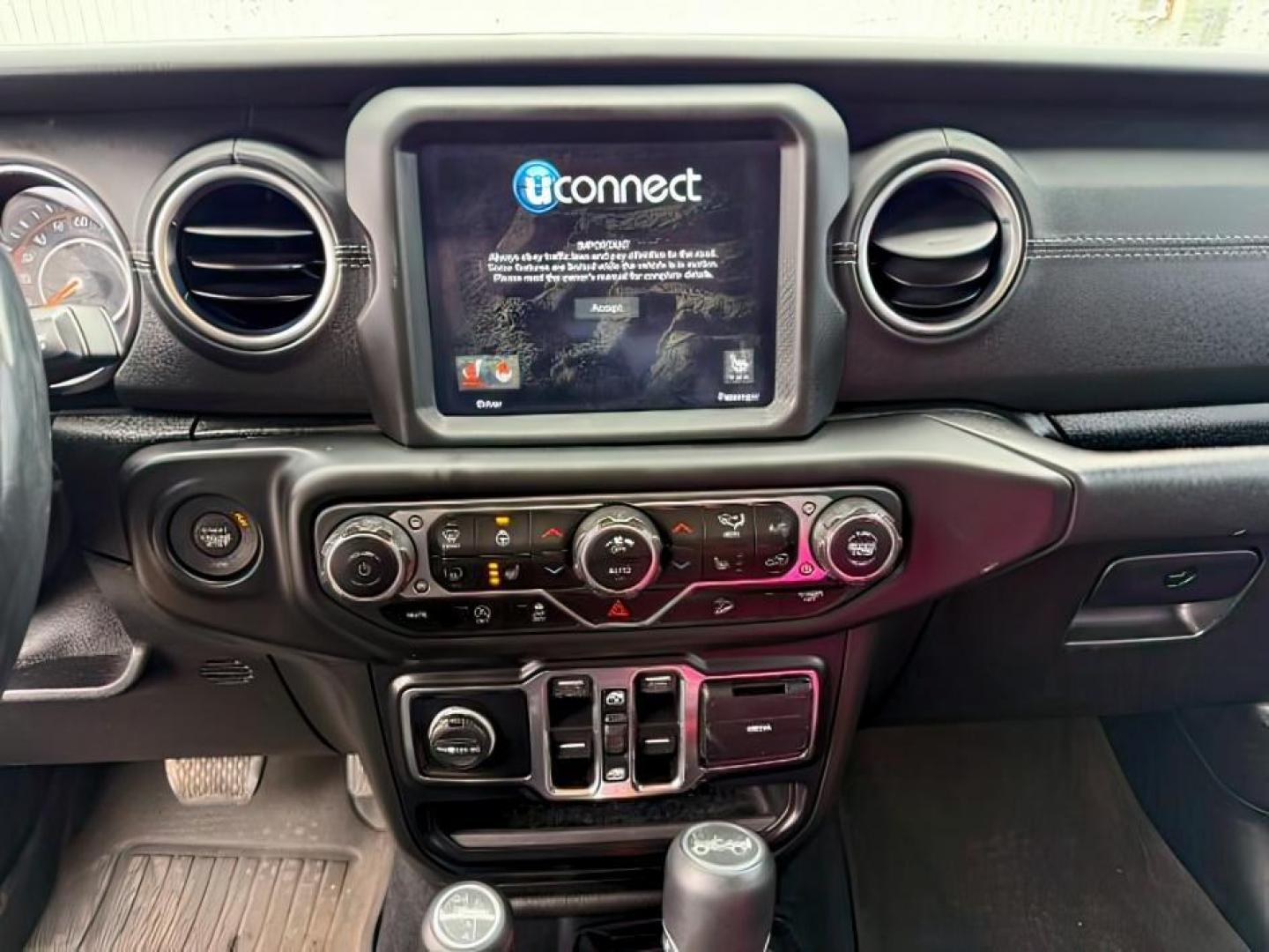 2019 GRAY /Black Jeep Wrangler Unlimited (1C4HJXEG4KW) with an Pentastar 36L V-6 DOHC engine, Automatic transmission, located at 1175 N Woodruff Ave, Idaho Falls, ID, 83401, 43.506901, -111.999657 - At Timberline Auto, finding a great deal on your next vehicle is always easy! Our experienced sales staff's goal is to help find you the right vehicle at the right price! Our knowledgeable finance department has options for almost any credit score. We offer extended service contract options to prote - Photo#16