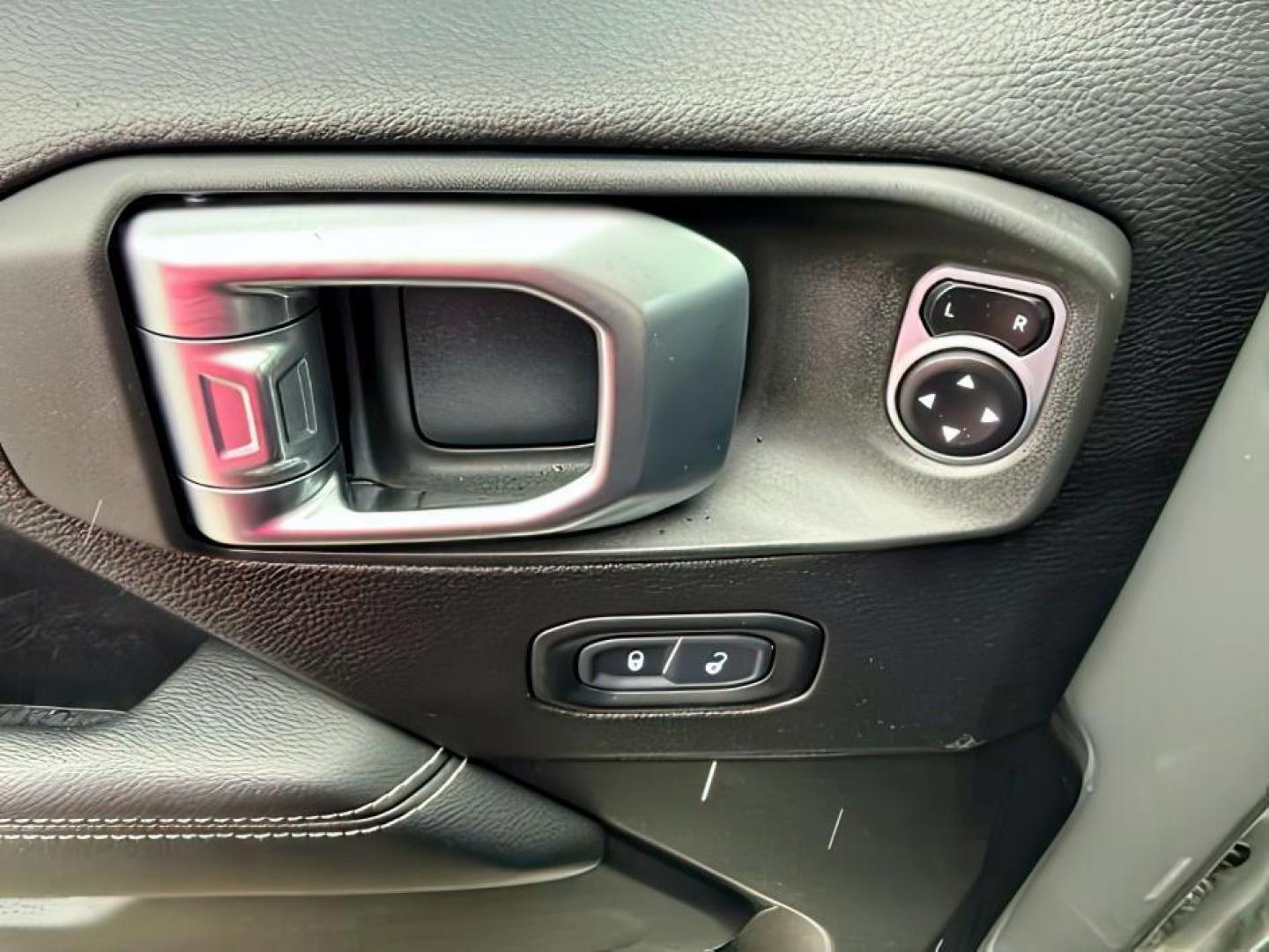 2019 GRAY /Black Jeep Wrangler Unlimited (1C4HJXEG4KW) with an Pentastar 36L V-6 DOHC engine, Automatic transmission, located at 1175 N Woodruff Ave, Idaho Falls, ID, 83401, 43.506901, -111.999657 - At Timberline Auto, finding a great deal on your next vehicle is always easy! Our experienced sales staff's goal is to help find you the right vehicle at the right price! Our knowledgeable finance department has options for almost any credit score. We offer extended service contract options to prote - Photo#21