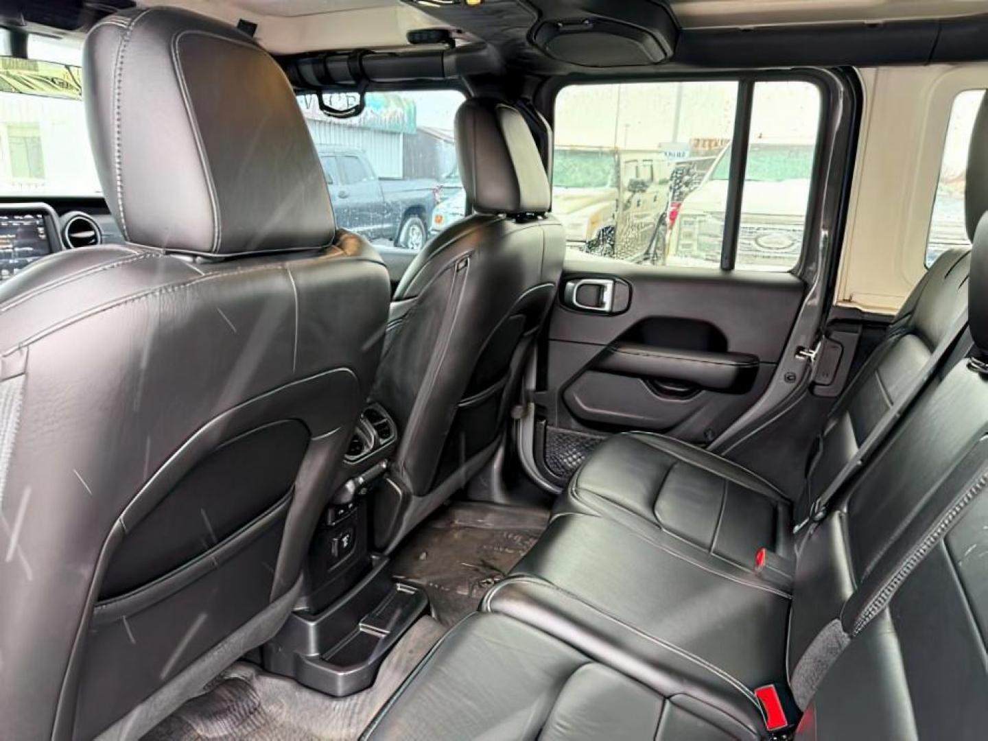 2019 GRAY /Black Jeep Wrangler Unlimited (1C4HJXEG4KW) with an Pentastar 36L V-6 DOHC engine, Automatic transmission, located at 1175 N Woodruff Ave, Idaho Falls, ID, 83401, 43.506901, -111.999657 - At Timberline Auto, finding a great deal on your next vehicle is always easy! Our experienced sales staff's goal is to help find you the right vehicle at the right price! Our knowledgeable finance department has options for almost any credit score. We offer extended service contract options to prote - Photo#24