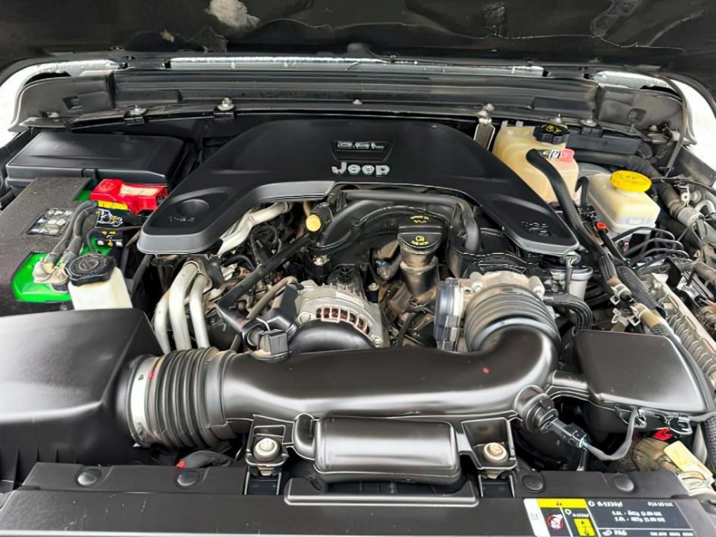 2019 GRAY /Black Jeep Wrangler Unlimited (1C4HJXEG4KW) with an Pentastar 36L V-6 DOHC engine, Automatic transmission, located at 1175 N Woodruff Ave, Idaho Falls, ID, 83401, 43.506901, -111.999657 - At Timberline Auto, finding a great deal on your next vehicle is always easy! Our experienced sales staff's goal is to help find you the right vehicle at the right price! Our knowledgeable finance department has options for almost any credit score. We offer extended service contract options to prote - Photo#25