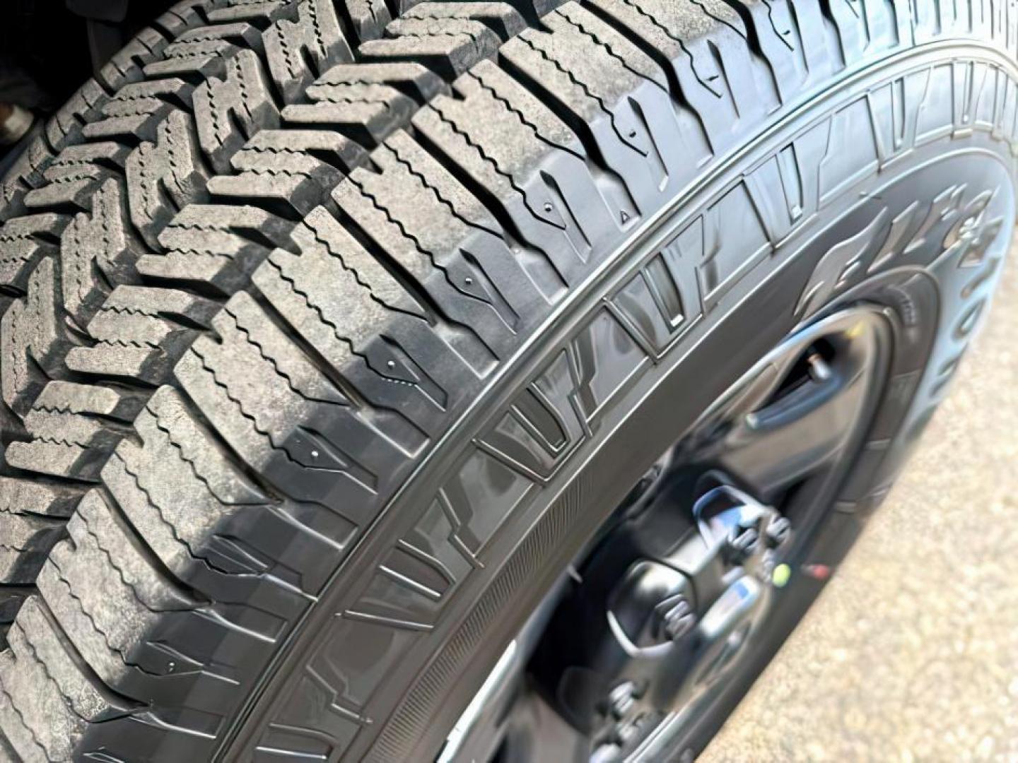 2021 WHITE /Diesel Gray/Black Ram 2500 (3C6UR5CJ0MG) with an HEMI 64L V-8 VVT variable valve control engine, Automatic transmission, located at 1175 N Woodruff Ave, Idaho Falls, ID, 83401, 43.506901, -111.999657 - At Timberline Auto, finding a great deal on your next vehicle is always easy! Our experienced sales staff's goal is to help find you the right vehicle at the right price! Our knowledgeable finance department has options for almost any credit score. We offer extended service contract options to prote - Photo#10