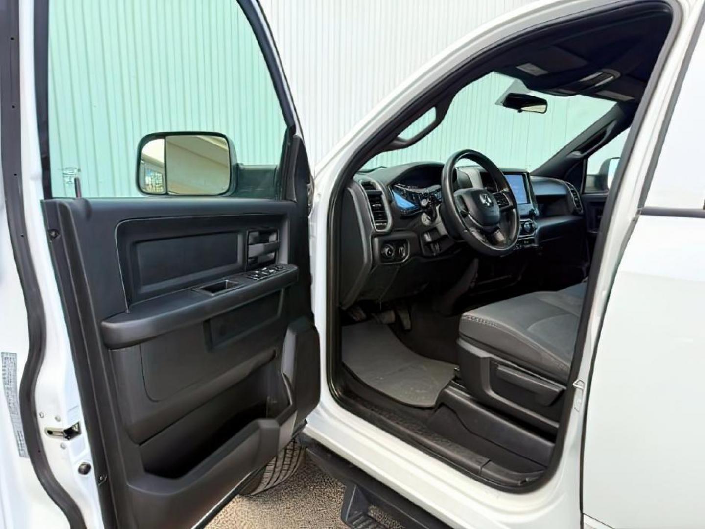 2021 WHITE /Diesel Gray/Black Ram 2500 (3C6UR5CJ0MG) with an HEMI 64L V-8 VVT variable valve control engine, Automatic transmission, located at 1175 N Woodruff Ave, Idaho Falls, ID, 83401, 43.506901, -111.999657 - At Timberline Auto, finding a great deal on your next vehicle is always easy! Our experienced sales staff's goal is to help find you the right vehicle at the right price! Our knowledgeable finance department has options for almost any credit score. We offer extended service contract options to prote - Photo#12