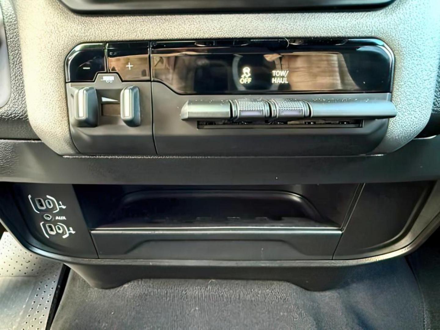 2021 WHITE /Diesel Gray/Black Ram 2500 (3C6UR5CJ0MG) with an HEMI 64L V-8 VVT variable valve control engine, Automatic transmission, located at 1175 N Woodruff Ave, Idaho Falls, ID, 83401, 43.506901, -111.999657 - At Timberline Auto, finding a great deal on your next vehicle is always easy! Our experienced sales staff's goal is to help find you the right vehicle at the right price! Our knowledgeable finance department has options for almost any credit score. We offer extended service contract options to prote - Photo#19