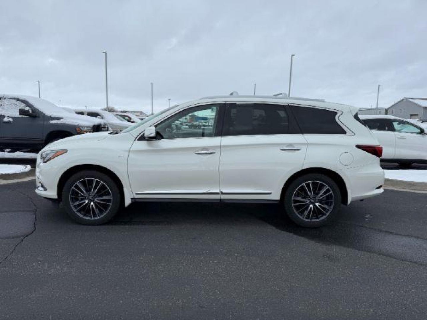 2017 WHITE /LEATHER INFINITI QX60 LEATHER (5N1DL0MM2HC) with an 3.5L V-6 DOHC engine, AUTOMATIC transmission - At Timberline Auto, finding a great deal on your next vehicle is always easy! Our experienced sales staff's goal is to help find you the right vehicle at the right price! Our knowledgeable finance department has options for almost any credit score. We offer extended service contract options to prote - Photo#1