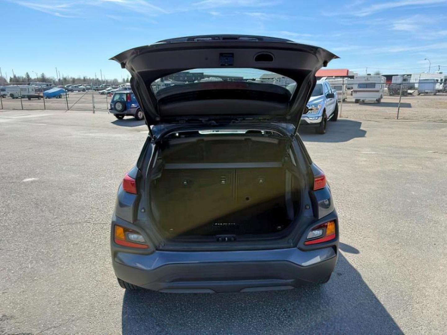 2018 GRAY /Black Hyundai Kona (KM8K2CAA7JU) with an Nu 2L I-4 DOHC engine, Automatic transmission, located at 1175 N Woodruff Ave, Idaho Falls, ID, 83401, 43.506901, -111.999657 - At Timberline Auto, finding a great deal on your next vehicle is always easy! Our experienced sales staff's goal is to help find you the right vehicle at the right price! Our knowledgeable finance department has options for almost any credit score. We offer extended service contract options to prote - Photo#5