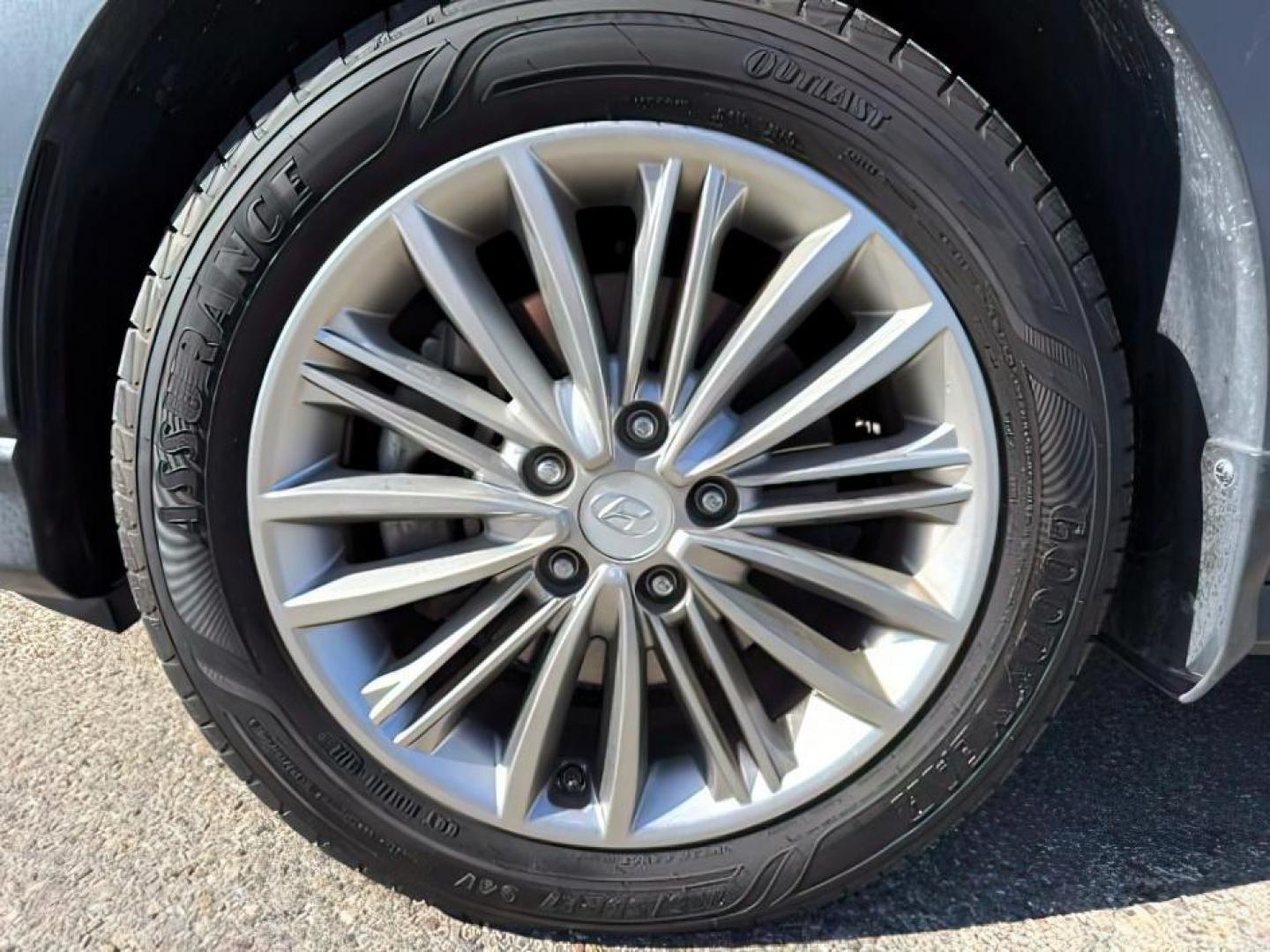 2018 GRAY /Black Hyundai Kona (KM8K2CAA7JU) with an Nu 2L I-4 DOHC engine, Automatic transmission, located at 1175 N Woodruff Ave, Idaho Falls, ID, 83401, 43.506901, -111.999657 - At Timberline Auto, finding a great deal on your next vehicle is always easy! Our experienced sales staff's goal is to help find you the right vehicle at the right price! Our knowledgeable finance department has options for almost any credit score. We offer extended service contract options to prote - Photo#12