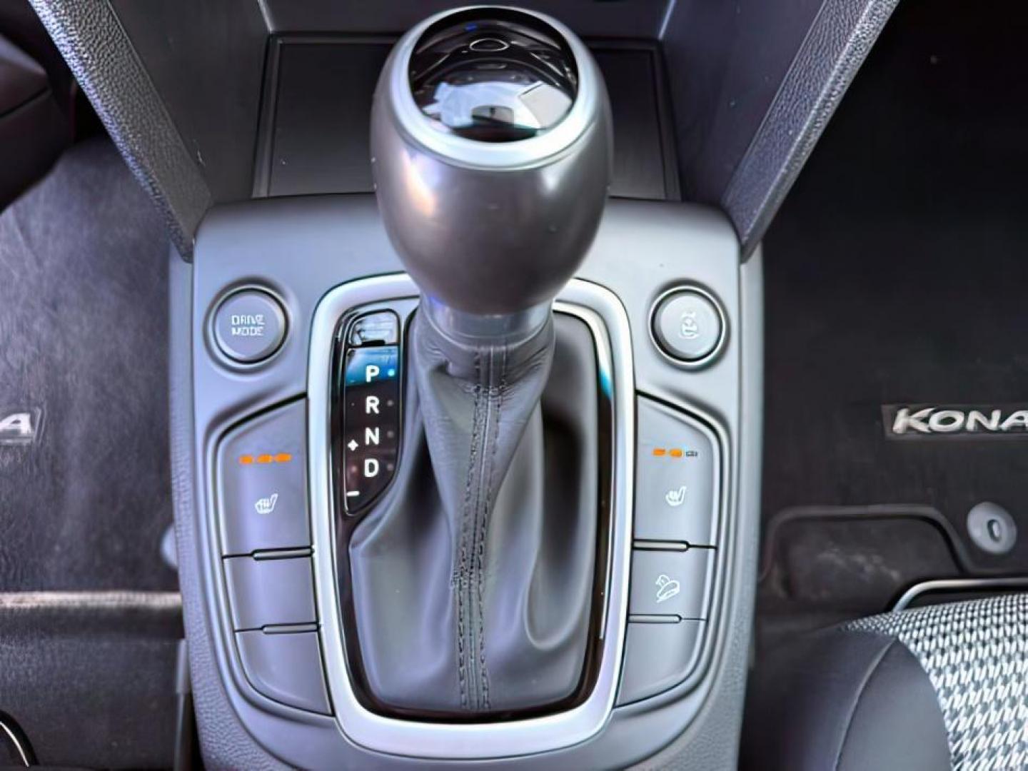 2018 GRAY /Black Hyundai Kona (KM8K2CAA7JU) with an Nu 2L I-4 DOHC engine, Automatic transmission, located at 1175 N Woodruff Ave, Idaho Falls, ID, 83401, 43.506901, -111.999657 - At Timberline Auto, finding a great deal on your next vehicle is always easy! Our experienced sales staff's goal is to help find you the right vehicle at the right price! Our knowledgeable finance department has options for almost any credit score. We offer extended service contract options to prote - Photo#20