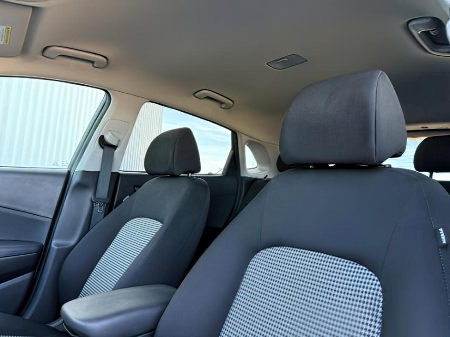 2018 GRAY /Black Hyundai Kona (KM8K2CAA7JU) with an Nu 2L I-4 DOHC engine, Automatic transmission, located at 1175 N Woodruff Ave, Idaho Falls, ID, 83401, 43.506901, -111.999657 - At Timberline Auto, finding a great deal on your next vehicle is always easy! Our experienced sales staff's goal is to help find you the right vehicle at the right price! Our knowledgeable finance department has options for almost any credit score. We offer extended service contract options to prote - Photo#23