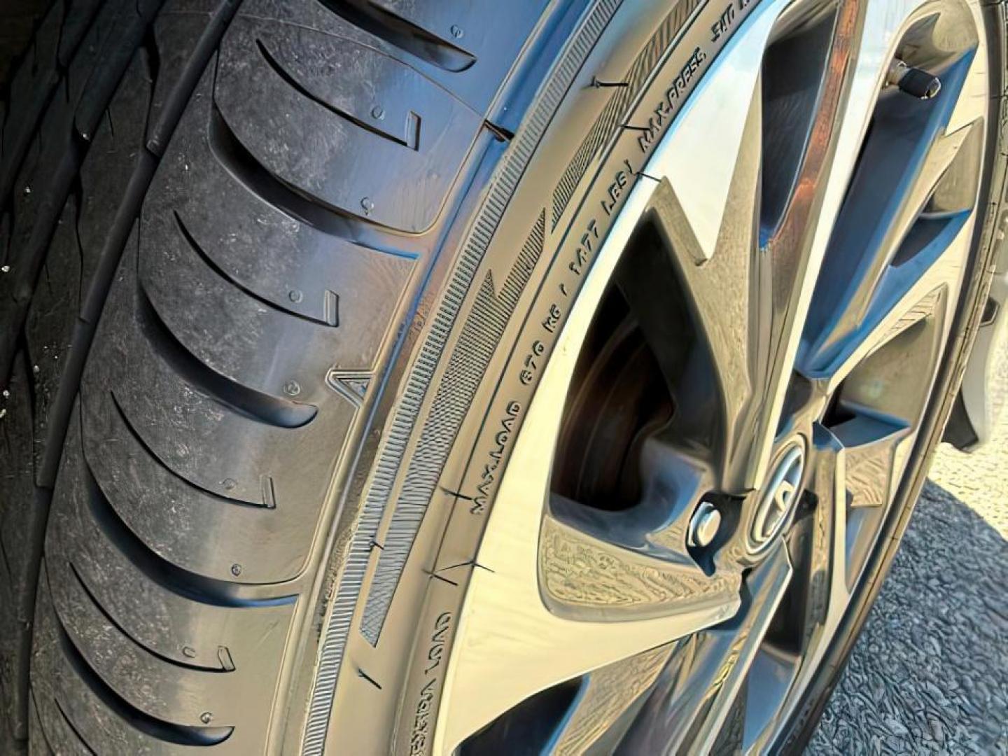 2018 SILVER /CLOTH Toyota Corolla iM BASE (JTNKARJE2JJ) with an 1.8L I-4 DOHC engine, AUTOMATIC transmission, located at 1235 N Woodruff Ave., Idaho Falls, 83401, (208) 523-1053, 43.507172, -112.000488 - At Timberline Auto, finding a great deal on your next vehicle is always easy! Our experienced sales staff's goal is to help find you the right vehicle at the right price! Our knowledgeable finance department has options for almost any credit score. We offer extended service contract options to prote - Photo#10