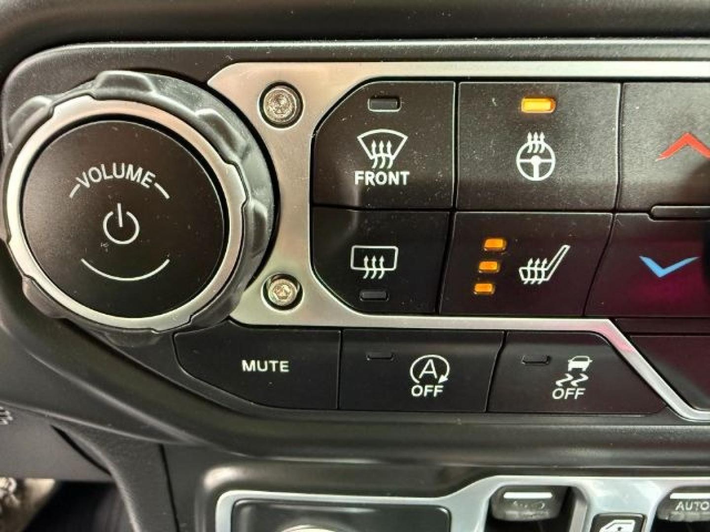 2018 SILVER /Black/Black Jeep Wrangler Unlimited Sahara (1C4HJXEN7JW) with an 2L I-4 gasoline direct injection engine, AUTOMATIC transmission, located at 1235 N Woodruff Ave., Idaho Falls, 83401, (208) 523-1053, 43.507172, -112.000488 - At Timberline Auto, finding a great deal on your next vehicle is always easy! Our experienced sales staff's goal is to help find you the right vehicle at the right price! Our knowledgeable finance department has options for almost any credit score. We offer extended service contract options to prote - Photo#46