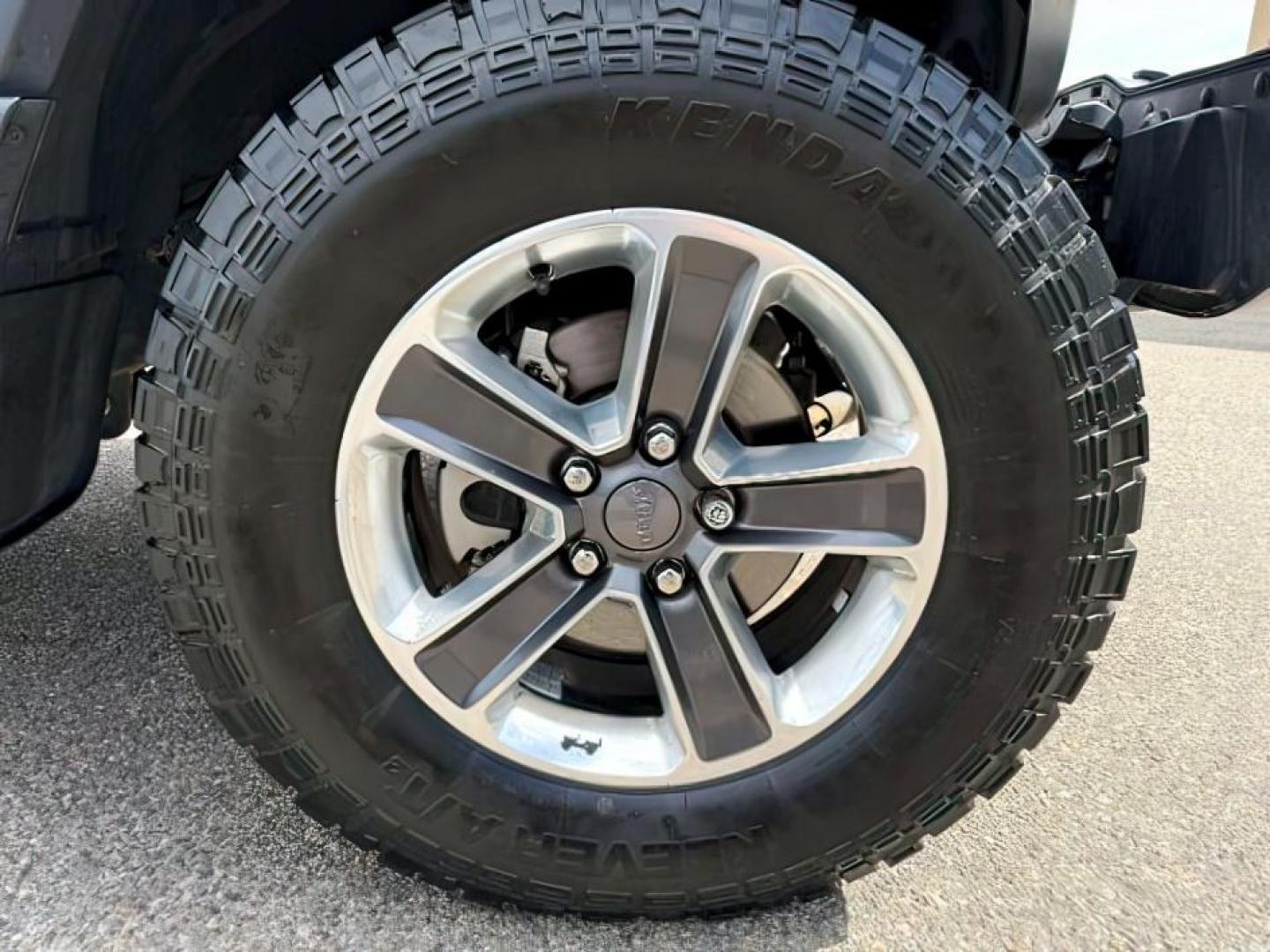 2018 SILVER /Black/Black Jeep Wrangler Unlimited Sahara (1C4HJXEN7JW) with an 2L I-4 gasoline direct injection engine, AUTOMATIC transmission, located at 1235 N Woodruff Ave., Idaho Falls, 83401, (208) 523-1053, 43.507172, -112.000488 - At Timberline Auto, finding a great deal on your next vehicle is always easy! Our experienced sales staff's goal is to help find you the right vehicle at the right price! Our knowledgeable finance department has options for almost any credit score. We offer extended service contract options to prote - Photo#12