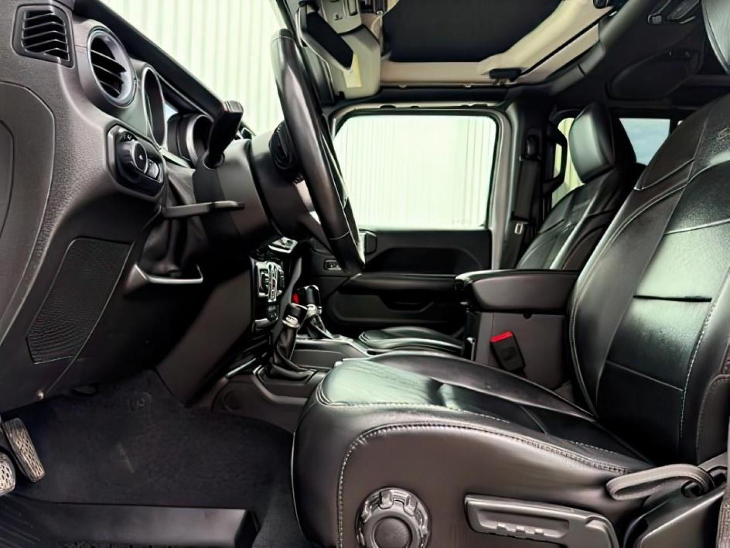 2018 SILVER /Black/Black Jeep Wrangler Unlimited Sahara (1C4HJXEN7JW) with an 2L I-4 gasoline direct injection engine, AUTOMATIC transmission, located at 1235 N Woodruff Ave., Idaho Falls, 83401, (208) 523-1053, 43.507172, -112.000488 - At Timberline Auto, finding a great deal on your next vehicle is always easy! Our experienced sales staff's goal is to help find you the right vehicle at the right price! Our knowledgeable finance department has options for almost any credit score. We offer extended service contract options to prote - Photo#14