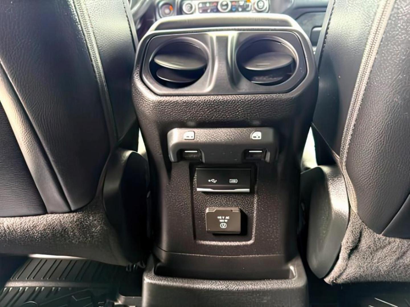 2018 SILVER /Black/Black Jeep Wrangler Unlimited Sahara (1C4HJXEN7JW) with an 2L I-4 gasoline direct injection engine, AUTOMATIC transmission, located at 1235 N Woodruff Ave., Idaho Falls, 83401, (208) 523-1053, 43.507172, -112.000488 - At Timberline Auto, finding a great deal on your next vehicle is always easy! Our experienced sales staff's goal is to help find you the right vehicle at the right price! Our knowledgeable finance department has options for almost any credit score. We offer extended service contract options to prote - Photo#24