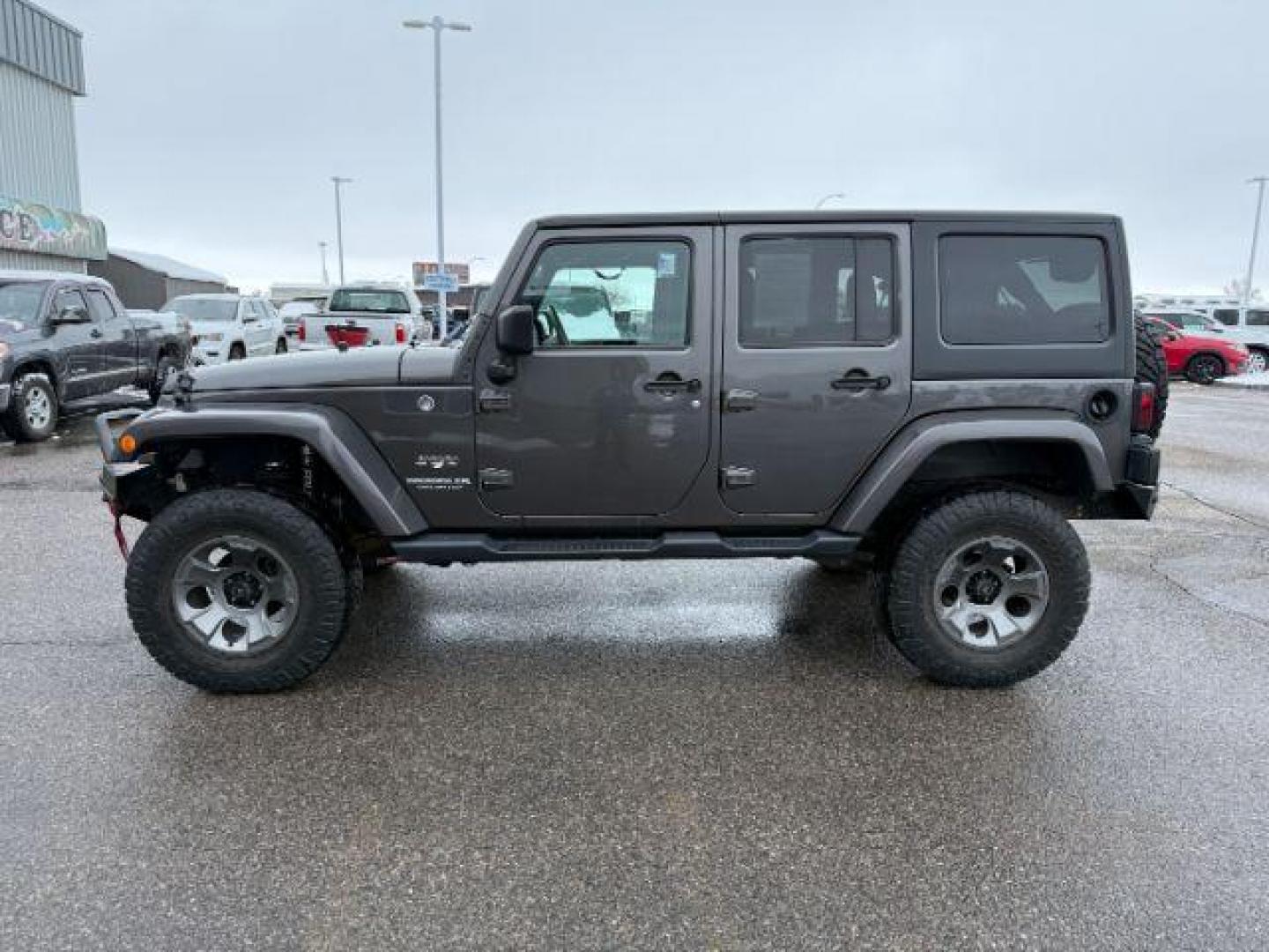 2017 GRAY /Black Jeep Wrangler Unlimited Sahara 4x4 (1C4BJWEG0HL) with an Pentastar 3.6L V-6 DOHC engine, AUTOMATIC transmission - At Timberline Auto, finding a great deal on your next vehicle is always easy! Our experienced sales staff's goal is to help find you the right vehicle at the right price! Our knowledgeable finance department has options for almost any credit score. We offer extended service contract options to prote - Photo#23