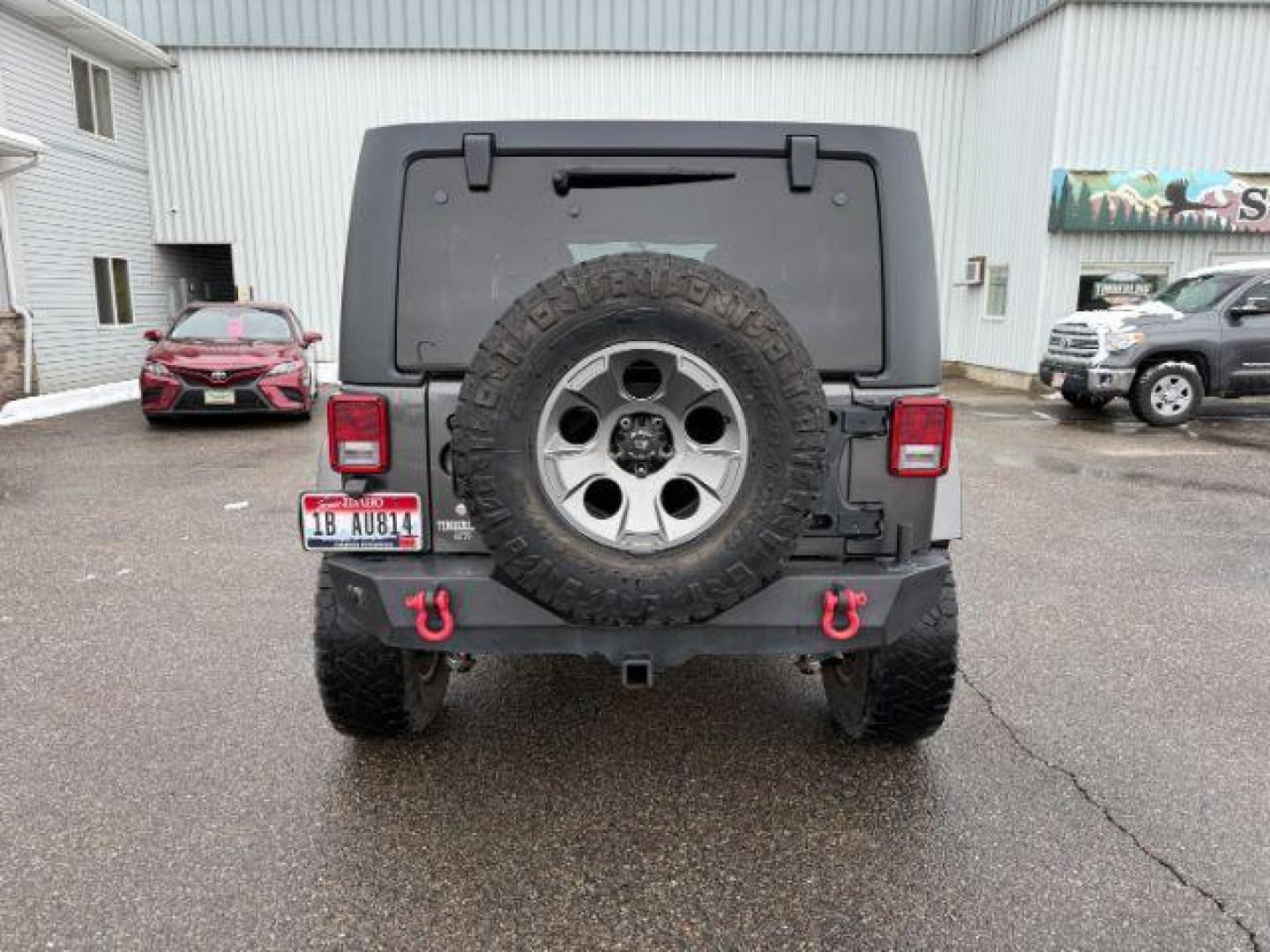 2017 GRAY /Black Jeep Wrangler Unlimited Sahara 4x4 (1C4BJWEG0HL) with an Pentastar 3.6L V-6 DOHC engine, AUTOMATIC transmission - At Timberline Auto, finding a great deal on your next vehicle is always easy! Our experienced sales staff's goal is to help find you the right vehicle at the right price! Our knowledgeable finance department has options for almost any credit score. We offer extended service contract options to prote - Photo#25