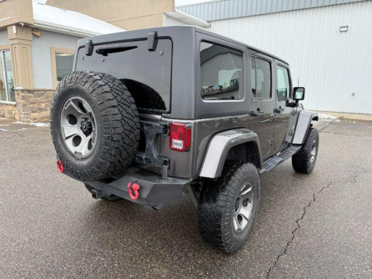 2017 GRAY /Black Jeep Wrangler Unlimited Sahara 4x4 (1C4BJWEG0HL) with an Pentastar 3.6L V-6 DOHC engine, AUTOMATIC transmission - At Timberline Auto, finding a great deal on your next vehicle is always easy! Our experienced sales staff's goal is to help find you the right vehicle at the right price! Our knowledgeable finance department has options for almost any credit score. We offer extended service contract options to prote - Photo#27