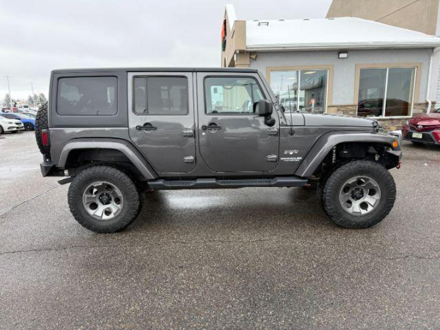 2017 GRAY /Black Jeep Wrangler Unlimited Sahara 4x4 (1C4BJWEG0HL) with an Pentastar 3.6L V-6 DOHC engine, AUTOMATIC transmission - At Timberline Auto, finding a great deal on your next vehicle is always easy! Our experienced sales staff's goal is to help find you the right vehicle at the right price! Our knowledgeable finance department has options for almost any credit score. We offer extended service contract options to prote - Photo#28