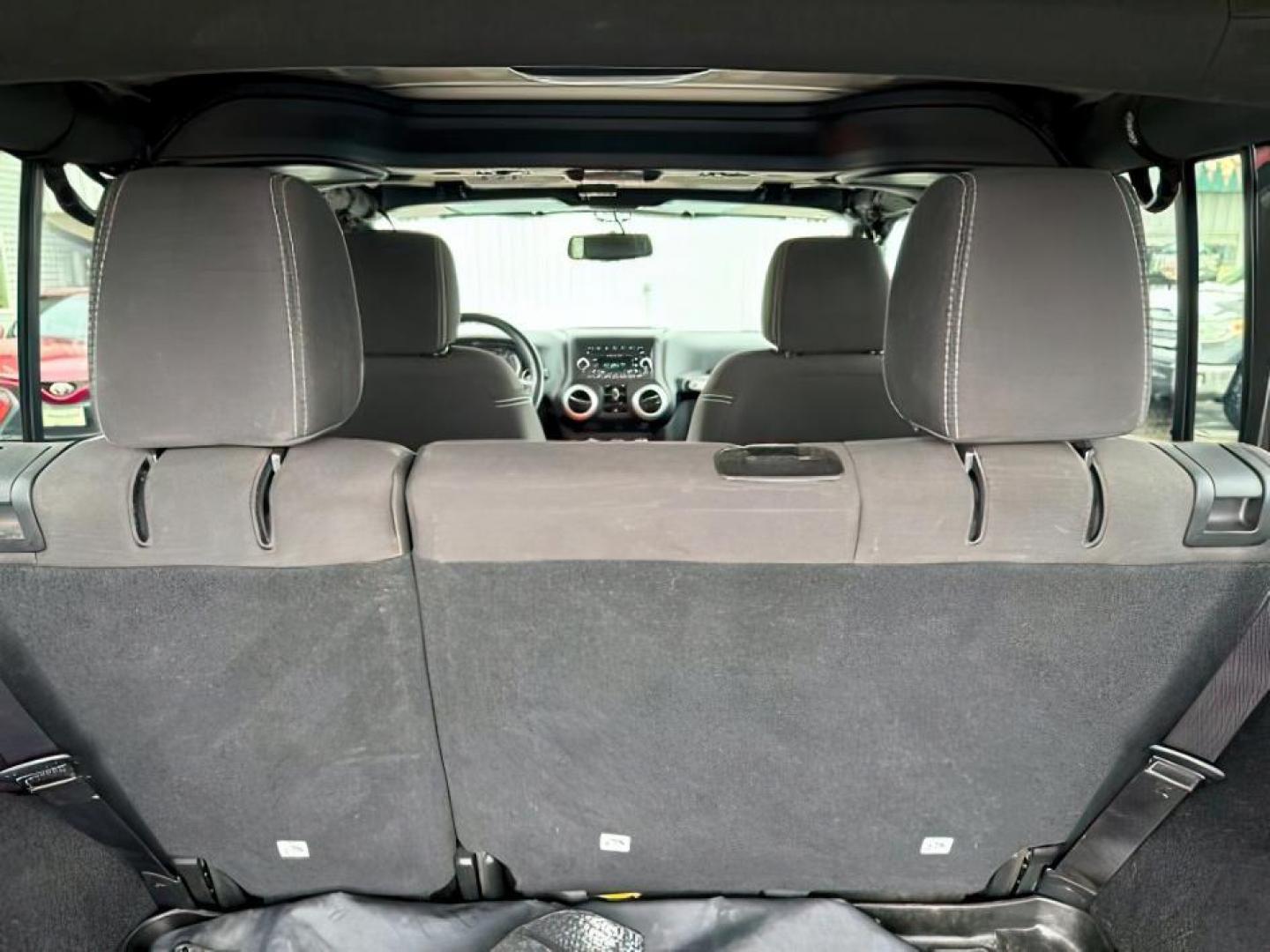 2017 GRAY /Black Jeep Wrangler Unlimited Sahara 4x4 (1C4BJWEG0HL) with an Pentastar 3.6L V-6 DOHC engine, AUTOMATIC transmission - At Timberline Auto, finding a great deal on your next vehicle is always easy! Our experienced sales staff's goal is to help find you the right vehicle at the right price! Our knowledgeable finance department has options for almost any credit score. We offer extended service contract options to prote - Photo#4