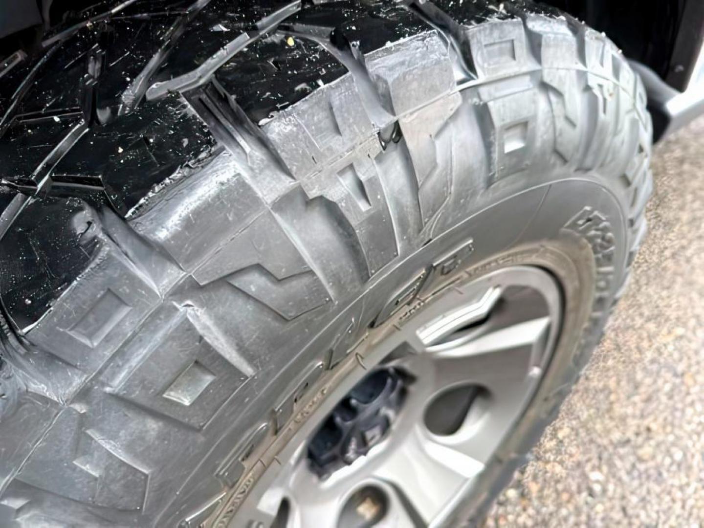 2017 GRAY /Black Jeep Wrangler Unlimited Sahara 4x4 (1C4BJWEG0HL) with an Pentastar 3.6L V-6 DOHC engine, AUTOMATIC transmission - At Timberline Auto, finding a great deal on your next vehicle is always easy! Our experienced sales staff's goal is to help find you the right vehicle at the right price! Our knowledgeable finance department has options for almost any credit score. We offer extended service contract options to prote - Photo#9