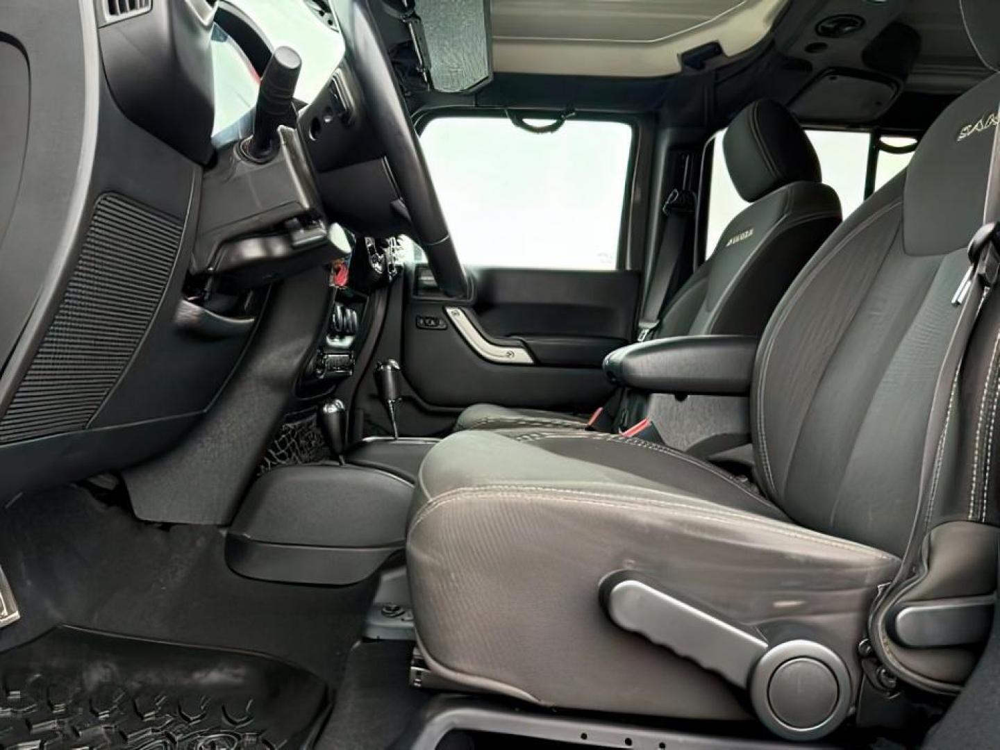 2017 GRAY /Black Jeep Wrangler Unlimited Sahara 4x4 (1C4BJWEG0HL) with an Pentastar 3.6L V-6 DOHC engine, AUTOMATIC transmission - At Timberline Auto, finding a great deal on your next vehicle is always easy! Our experienced sales staff's goal is to help find you the right vehicle at the right price! Our knowledgeable finance department has options for almost any credit score. We offer extended service contract options to prote - Photo#12