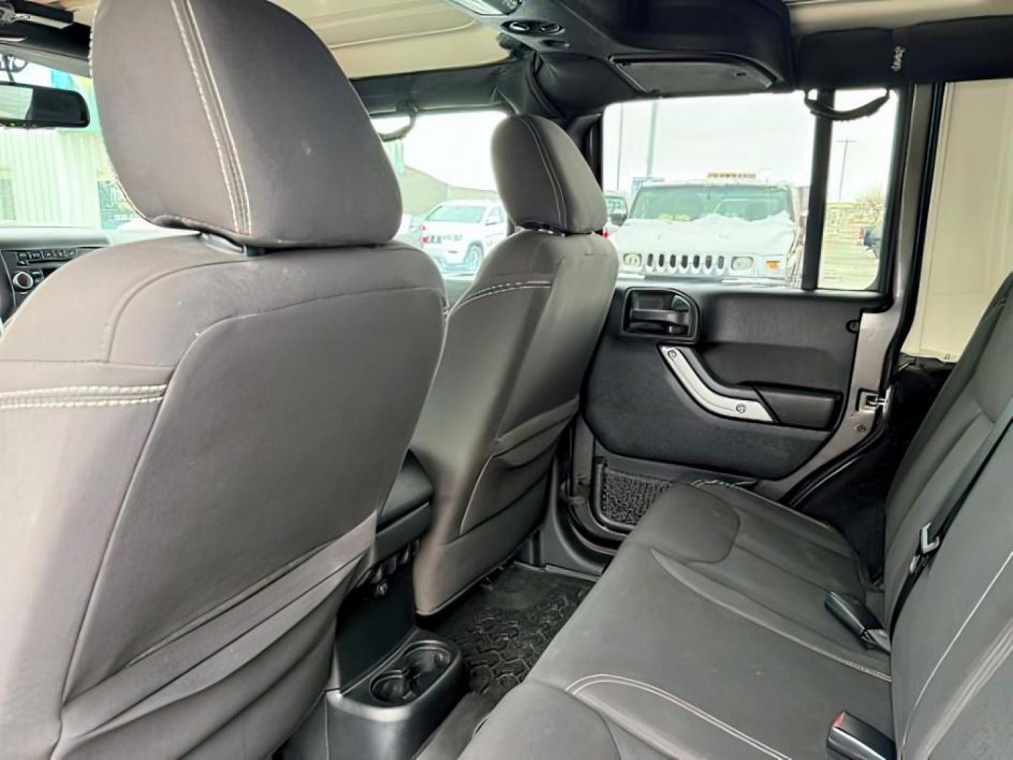 2017 GRAY /Black Jeep Wrangler Unlimited Sahara 4x4 (1C4BJWEG0HL) with an Pentastar 3.6L V-6 DOHC engine, AUTOMATIC transmission - At Timberline Auto, finding a great deal on your next vehicle is always easy! Our experienced sales staff's goal is to help find you the right vehicle at the right price! Our knowledgeable finance department has options for almost any credit score. We offer extended service contract options to prote - Photo#20