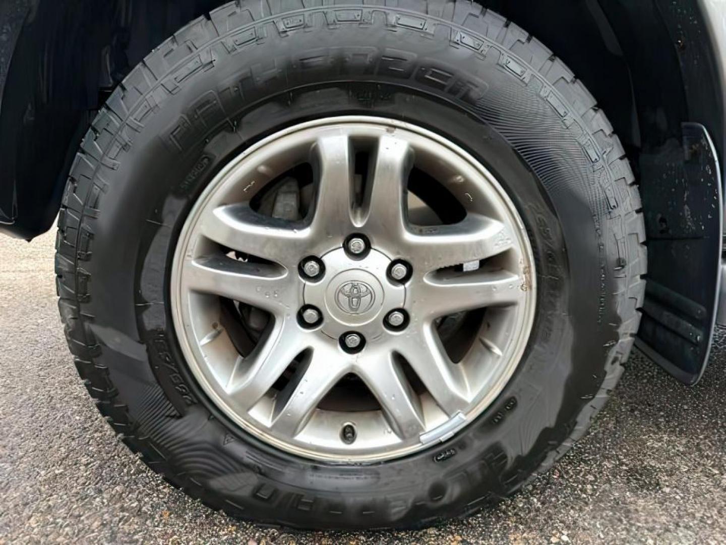 2004 GRAY /Charcoal Toyota Sequoia (5TDBT48A74S) with an 47L V-8 DOHC engine, Automatic transmission, located at 1175 N Woodruff Ave, Idaho Falls, ID, 83401, 43.506901, -111.999657 - At Timberline Auto, finding a great deal on your next vehicle is always easy! Our experienced sales staff's goal is to help find you the right vehicle at the right price! Our knowledgeable finance department has options for almost any credit score. We offer extended service contract options to prote - Photo#11