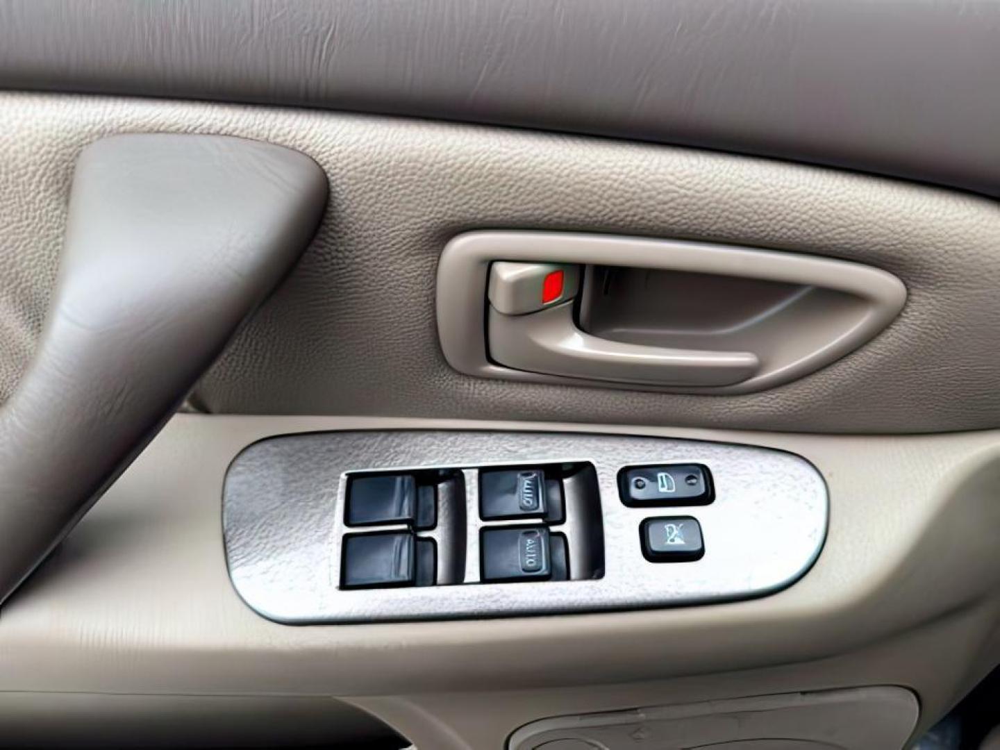 2004 GRAY /Charcoal Toyota Sequoia (5TDBT48A74S) with an 47L V-8 DOHC engine, Automatic transmission, located at 1175 N Woodruff Ave, Idaho Falls, ID, 83401, 43.506901, -111.999657 - At Timberline Auto, finding a great deal on your next vehicle is always easy! Our experienced sales staff's goal is to help find you the right vehicle at the right price! Our knowledgeable finance department has options for almost any credit score. We offer extended service contract options to prote - Photo#21