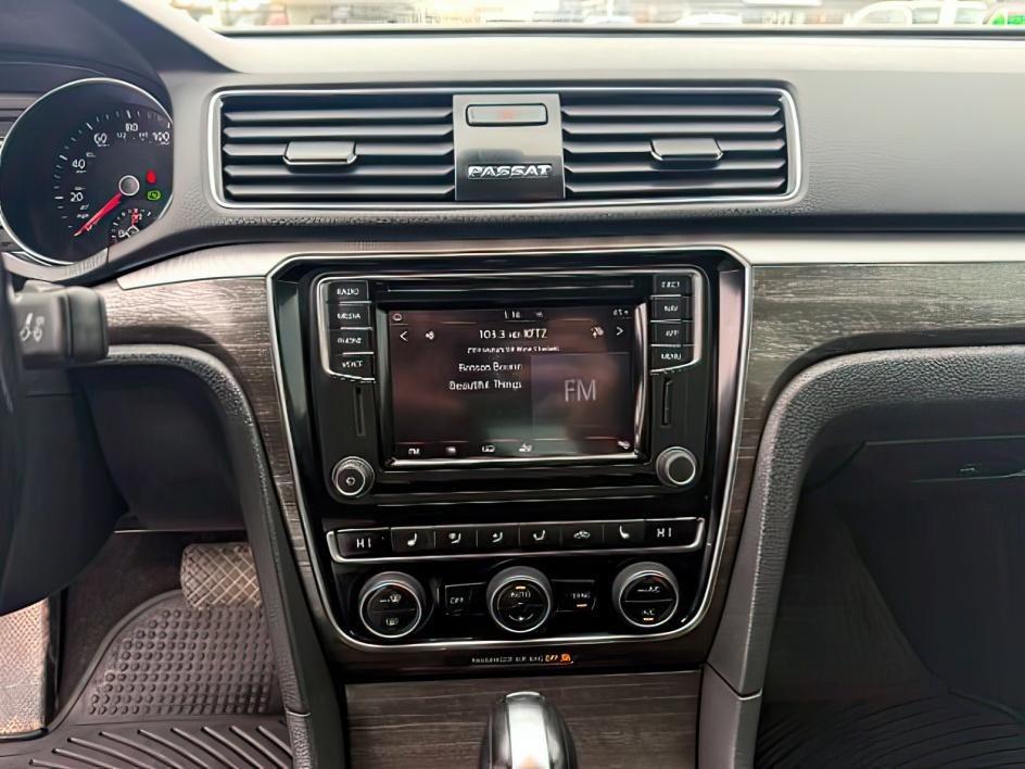 2018 SILVER /Titan Black Volkswagen Passat 2.0T SE (1VWBA7A35JC) with an 2L I-4 gasoline direct injection engine, AUTOMATIC transmission, located at 1235 N Woodruff Ave., Idaho Falls, 83401, (208) 523-1053, 43.507172, -112.000488 - 2018 Volkswagen Passat is a midsize sedan built for smooth, efficient daily driving. Powered by a 1.8L turbocharged I4 engine (VIN verified), it delivers balanced performance for commuting and highway travel. Front-wheel drive provides stable handling in everyday conditions. Inside, it features a to- Photo#14